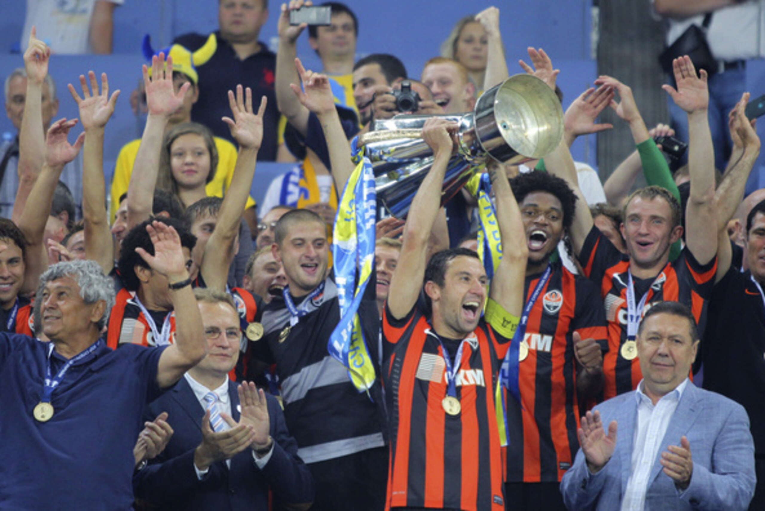 Shakhtar Donetsk celebrate winning the Ukrainian title.