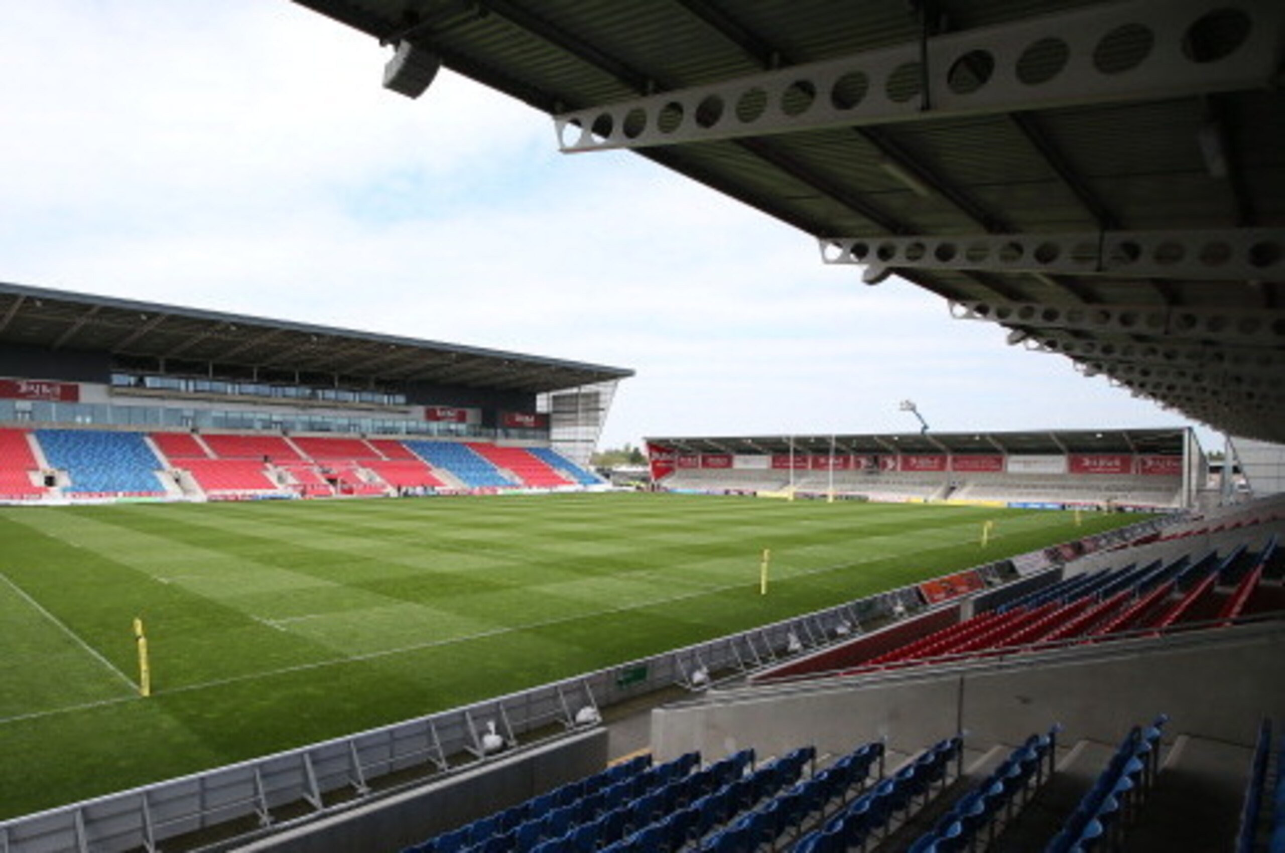 SALFORD, ENGLAND - MAY 03:  General stadium view ahead of the Aviva Premiership match between Sale Sharks and Leicester Tigers at AJ Bell Stadium on May 3, 2014 in Salford, England. (Photo by Jan Kruger/Getty Images)