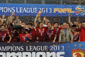 GUANGZHOU, CHINA - NOVEMBER 09: Players of Guangzhou Evergrande hold the champion trophy after the tie game of the AFC Champions League Final 2nd leg between Guangzhou Evergrande and FC Seoul at Tianhe Stadium on November 9, 2013 in Guangzhou, China. (Pho