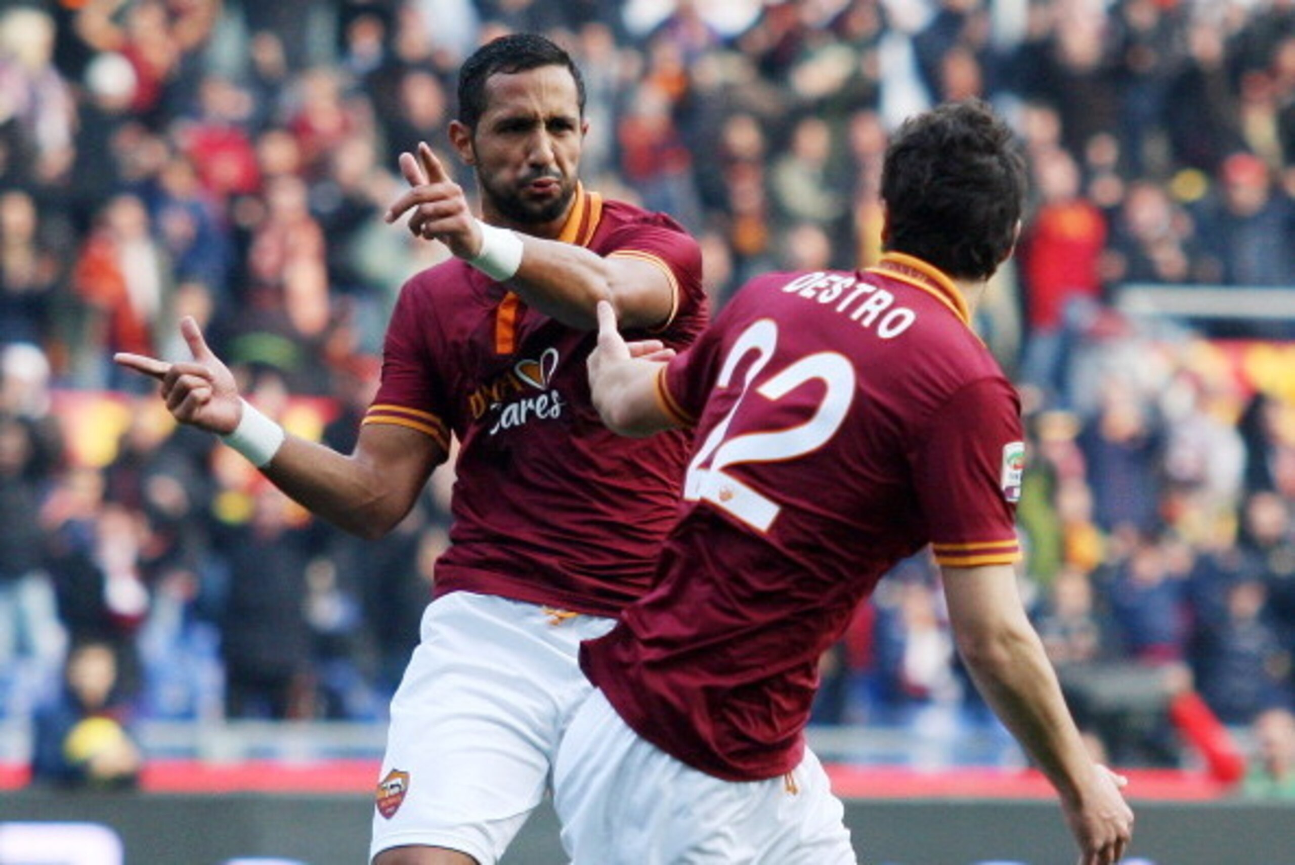 ROME, ITALY - DECEMBER 22:  Mehdi Benatia (L) with his teammate of AS Roma celebrates after scoring the opening goal during the Serie A match between AS Roma and Calcio Catania at Stadio Olimpico on December 22, 2013 in Rome, Italy.  (Photo by Paolo Bruno