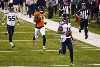 EAST RUTHERFORD, NJ - FEBRUARY 02:  Wide receiver Percy Harvin #11 of the Seattle Seahawks   returns the second half kickoff for 87 yards during the Pepsi Super Bowl XLVIII Halftime Show at MetLife Stadium against the Denver Broncos on February 2, 2014 in