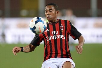 UDINE, ITALY - MARCH 08:  Robinho of AC Milan controlls th ball during the Serie A match between Udinese Calcio and AC Milan at Stadio Friuli on March 8, 2014 in Udine, Italy.  (Photo by Dino Panato/Getty Images)