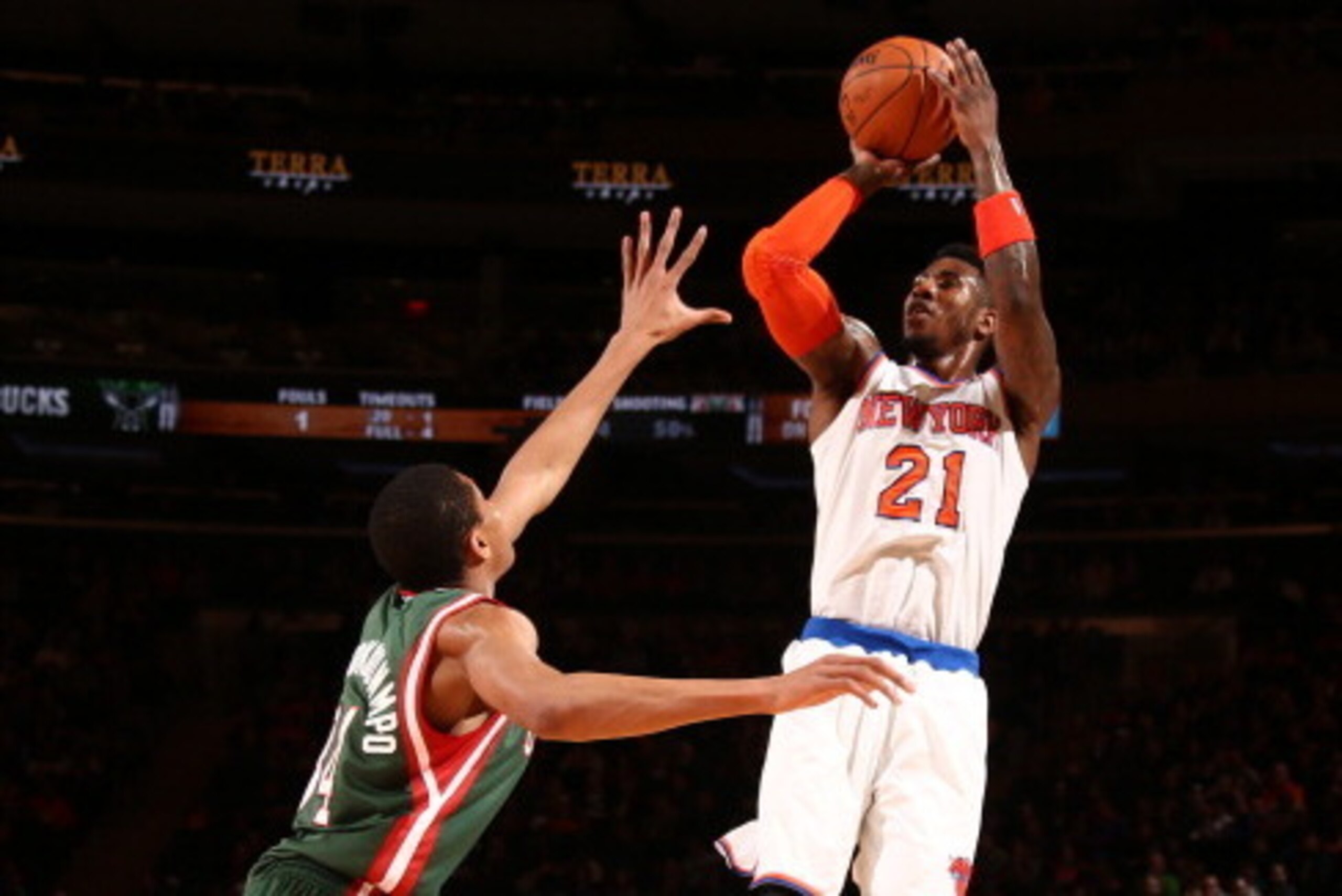 NEW YORK, NY - MARCH 15: Iman Shumpert #21 of the New York Knicks shoots against Giannis Antekounmpo #34 of the Milwaukee Bucks during a game at Madison Square Garden in New York City. NOTE TO USER: User expressly acknowledges and agrees that, by download