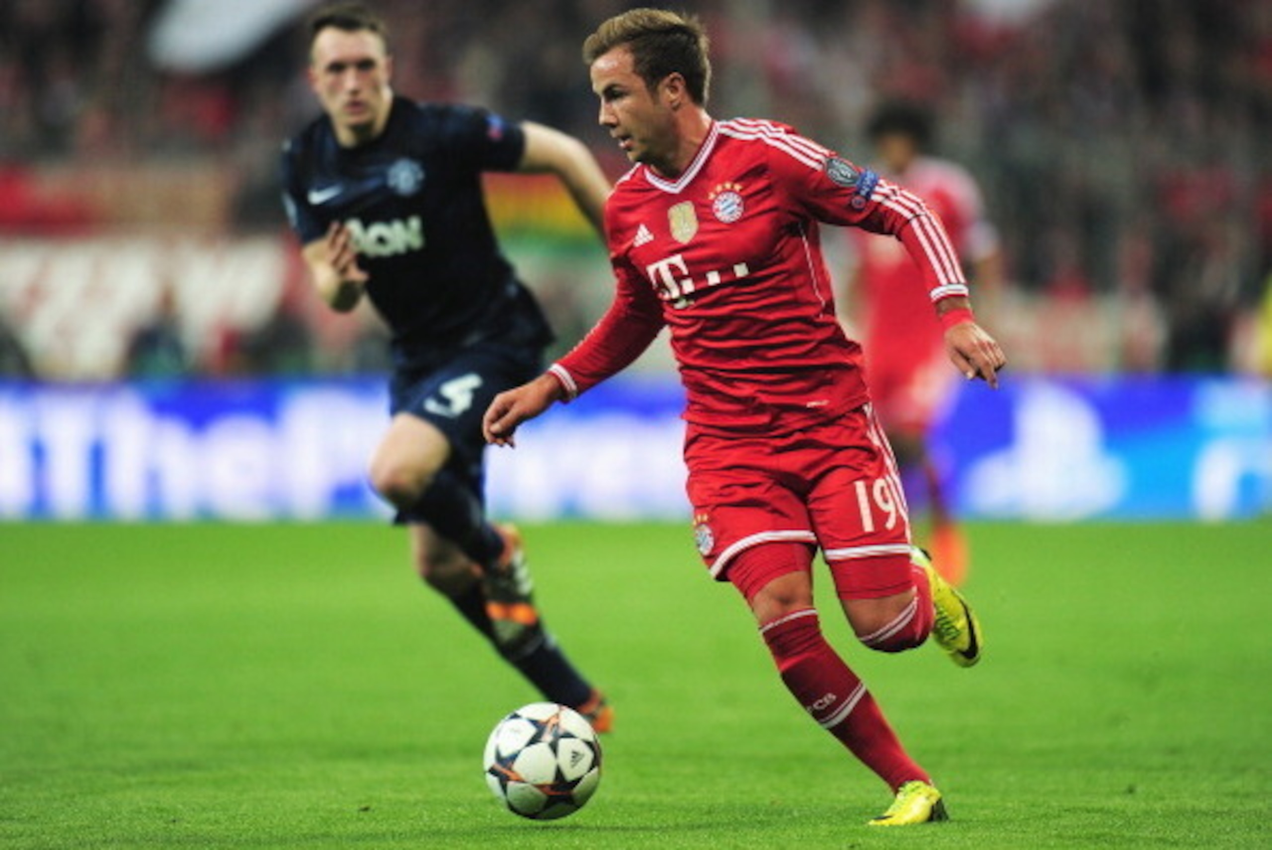 MUNICH, GERMANY - APRIL 09:  Mario Goetze of Bayern Muenchen goes past Phil Jones of Manchester United during the UEFA Champions League Quarter Final second leg match between FC Bayern Muenchen and Manchester United at Allianz Arena on April 9, 2014 in Mu