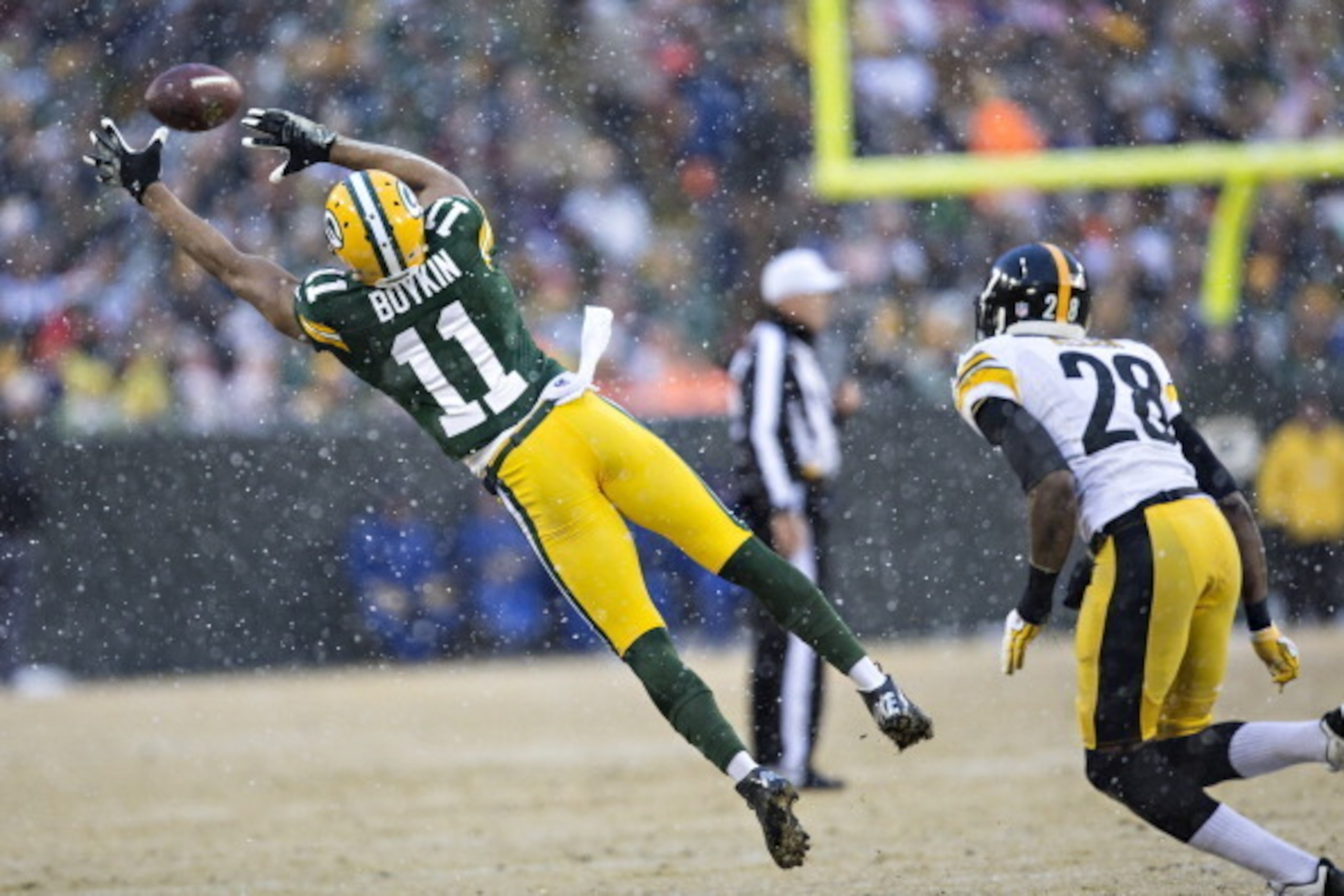 GREEN BAY, WI - DECEMBER 22:  Jarrett Boykin #11 of the Green Bay Packers reaches out but misses a pass against the Pittsburgh Steelers at Lambeau Field on December 22, 2013 in Green Bay, Wisconsin.  The Steelers defeated the Packers 38-31.  (Photo by Wes