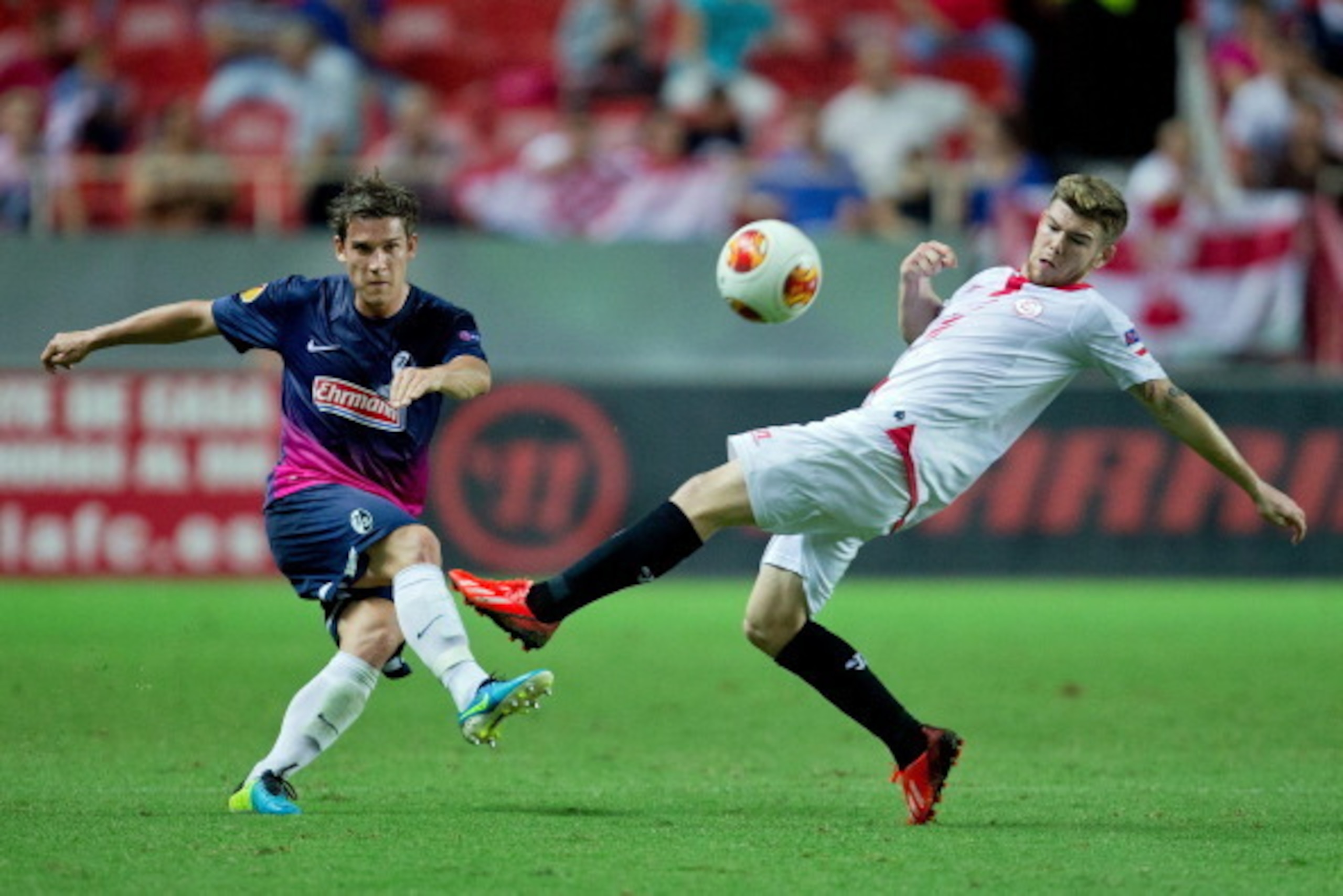 SEVILLE, SPAIN - OCTOBER 03: Oliver Sorg (L) of SC Freiburg competes for the ball with Alberto Moreno (R) of Sevilla FC during the UEFA Europa League group H match between Sevilla FC and SC Freiburg at Estadio Ramon Sanchez Pizjuan on October 3, 2013 in S SEVILLE, SPAIN - OCTOBER 03: Oliver Sorg (L) of SC Freiburg competes for the ball with Alberto Moreno (R) of Sevilla FC during the UEFA Europa League group H match between Sevilla FC and SC Freiburg at Estadio Ramon Sanchez Pizjuan on October 3, 2013 in S