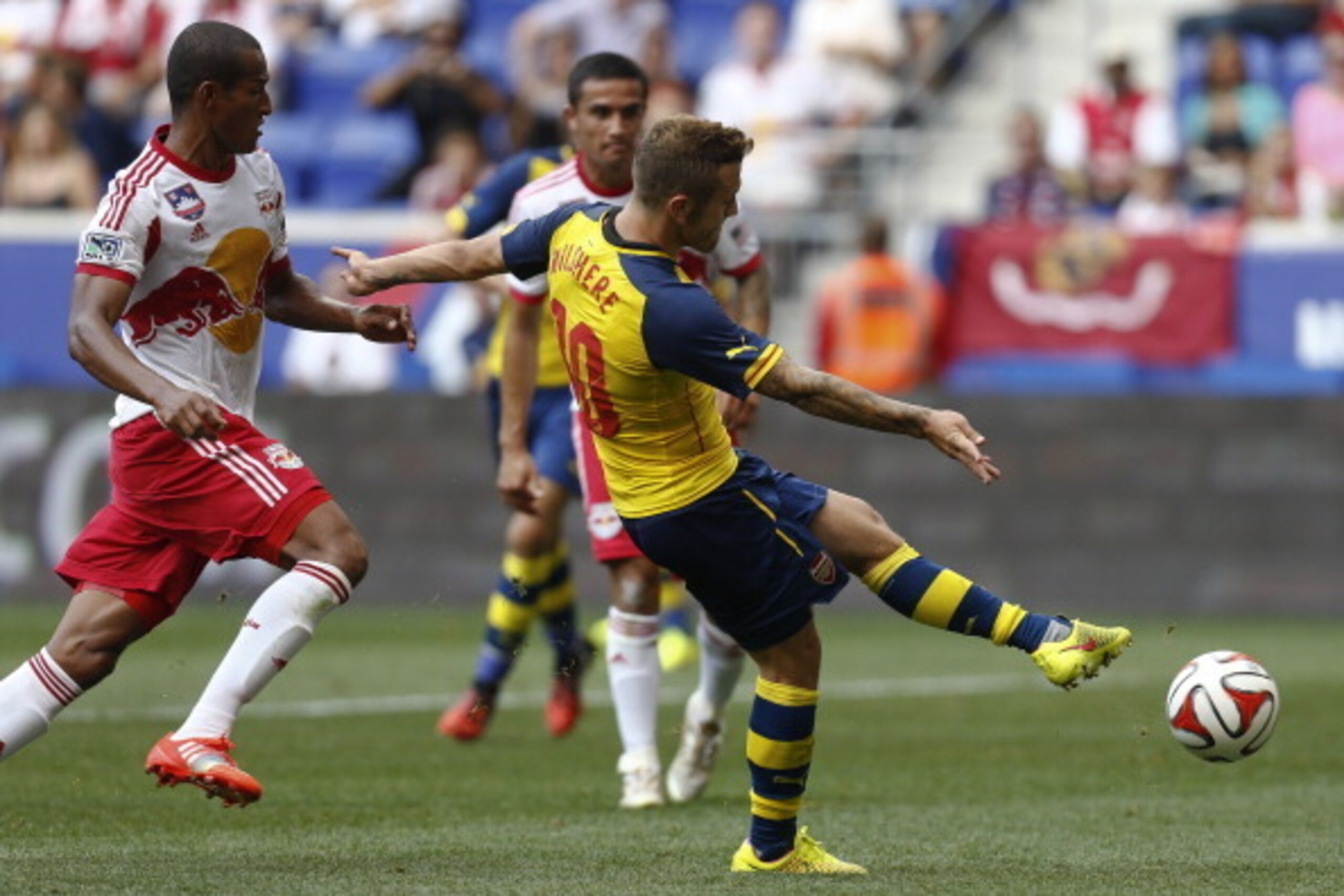 HARRISON, NJ - JULY 26:  Jack Wilshere #10 of Arsenal shoots against the New York Red Bulls during their friendly match at Red Bull Arena on July 26, 2014 in Harrison, NJ. (Photo by Jeff Zelevansky/Getty Images)