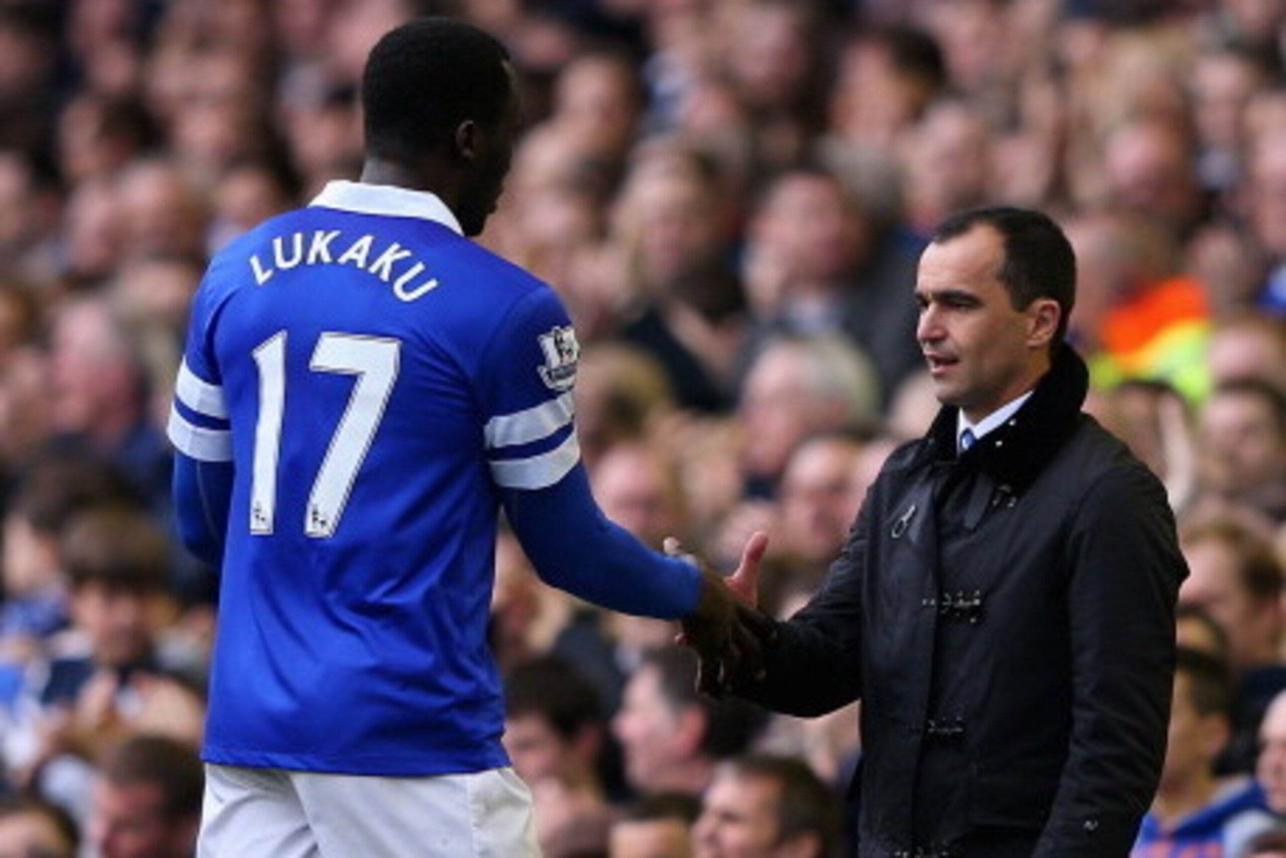 LIVERPOOL, ENGLAND - APRIL 06:  Romelu Lukaku of Everton is substituted by Manager Roberto Martinez during the Barclays Premier League match between Everton and Arsenal at Goodison Park on April 6, 2014 in Liverpool, England.  (Photo by Alex Livesey/Getty