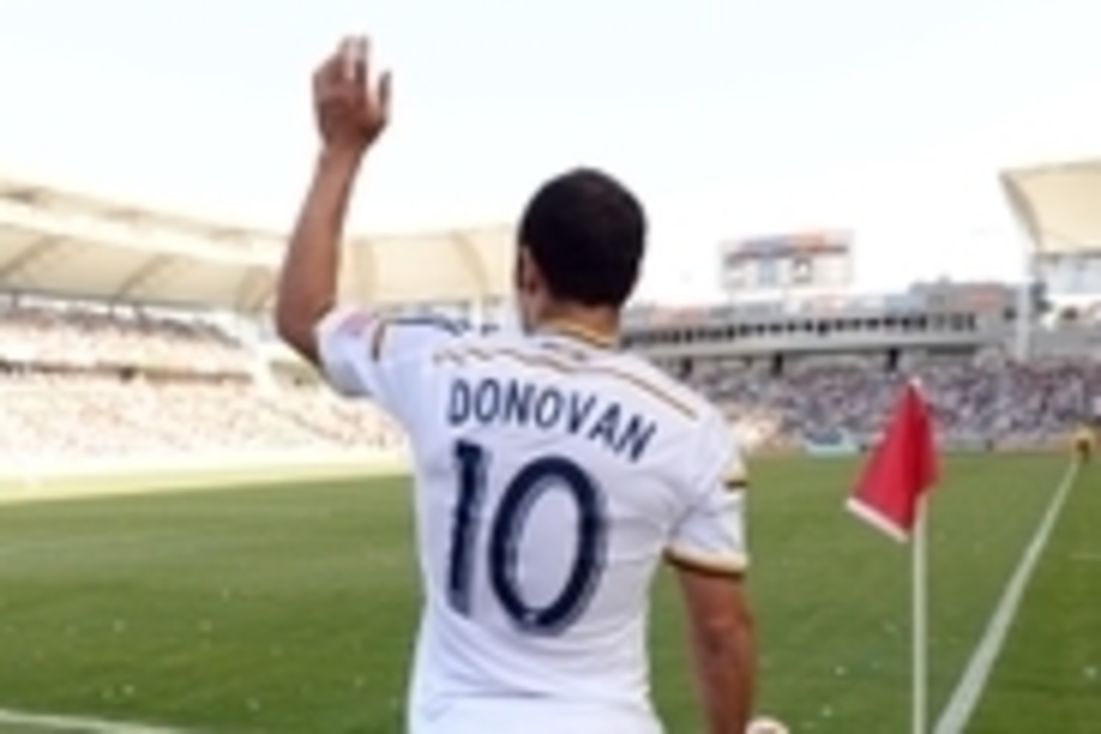 May 25, 2014; Carson, CA, USA;  Los Angeles Galaxy midfielder Landon Donovan (10) gets set for a corner kick in the first half of the game against the Philadelphia Union at StubHub Center. Mandatory Credit: Jayne Kamin-Oncea-USA TODAY Sports