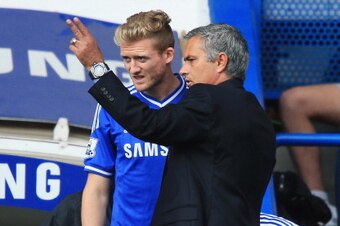 LONDON, ENGLAND - AUGUST 18:  Chelsea manager Jose Mourinho talks to Andre Schurrle of Chelsea on the sidelines during the Barclays Premier League match between Chelsea and Hull City at Stamford Bridge on August 18, 2013 in London, England.  (Photo by Ric