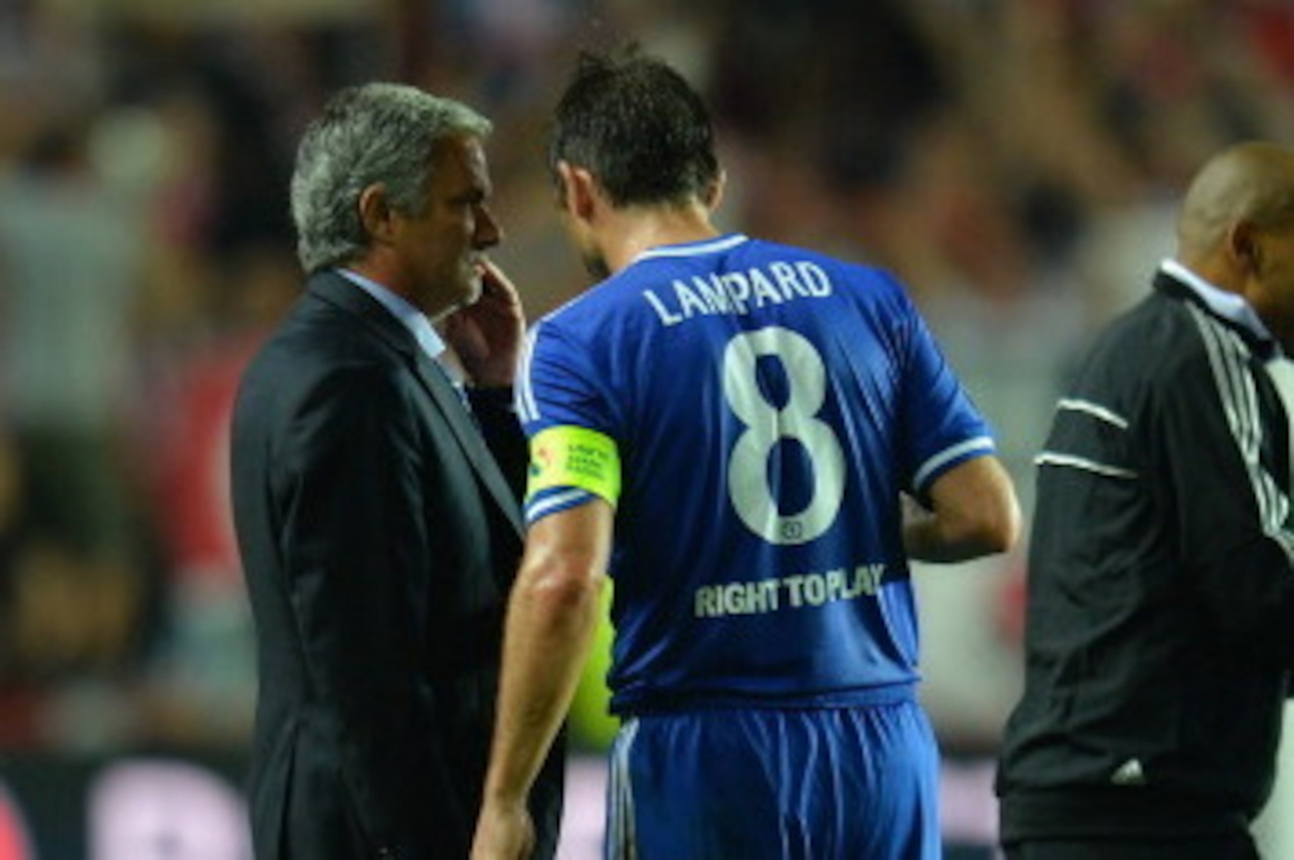 PRAGUE, CZECH REPUBLIC - AUGUST 30:  Manager of Chelsea, Jose Mourinho speaks to Frank Lampard of Chelsea during the UEFA Super Cup between Bayern Muenchen and Chelsea at Stadion Eden on August 30, 2013 in Prague, Czech Republic.  (Photo by Shaun Botteril