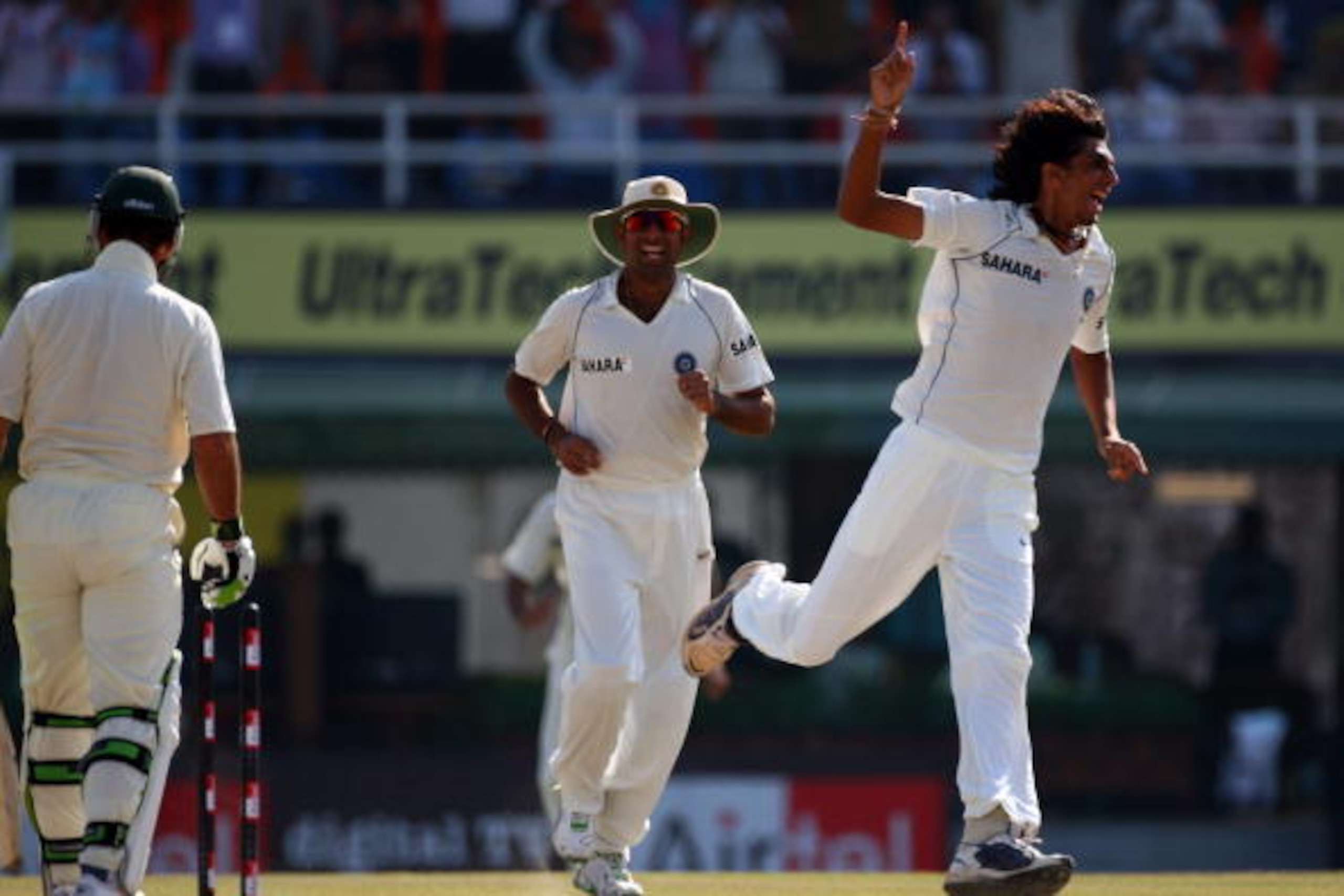 MOHALI, INDIA - OCTOBER 20:  Ishant Sharma of India celebrates bowling Ricky Ponting of Australia during day four of the Second Test match between India and Australia at the Punjab Cricket Association Stadium on October 20, 2008 in Mohali, India.  (Photo 