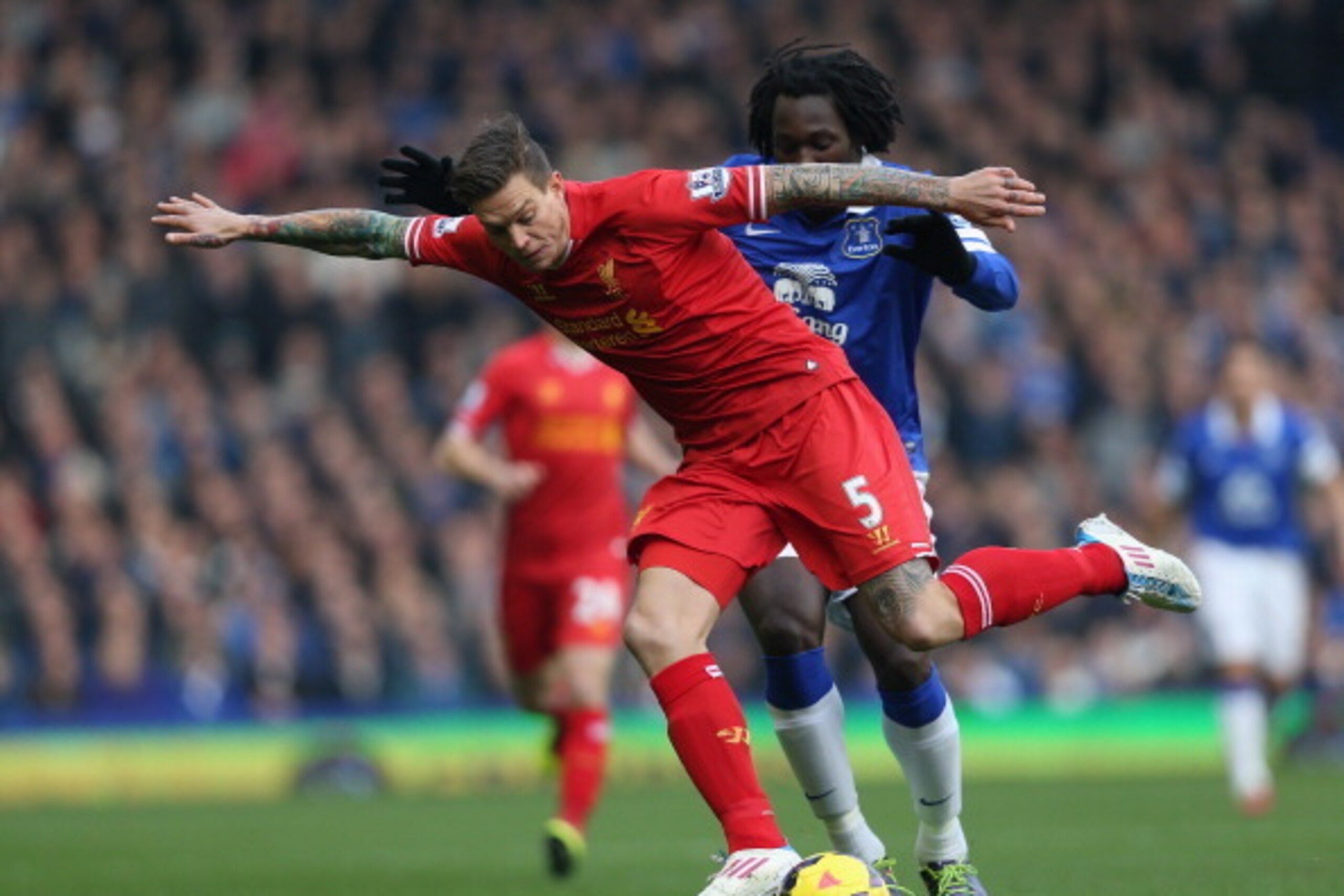 LIVERPOOL, ENGLAND - NOVEMBER 23:  Daniel Agger of Liverpool competes with Romelu Lukaku of Everton during the Barclays Premier League match between Everton and Liverpool at Goodison Park on November 23, 2013 in Liverpool, England.  (Photo by Clive Brunsk
