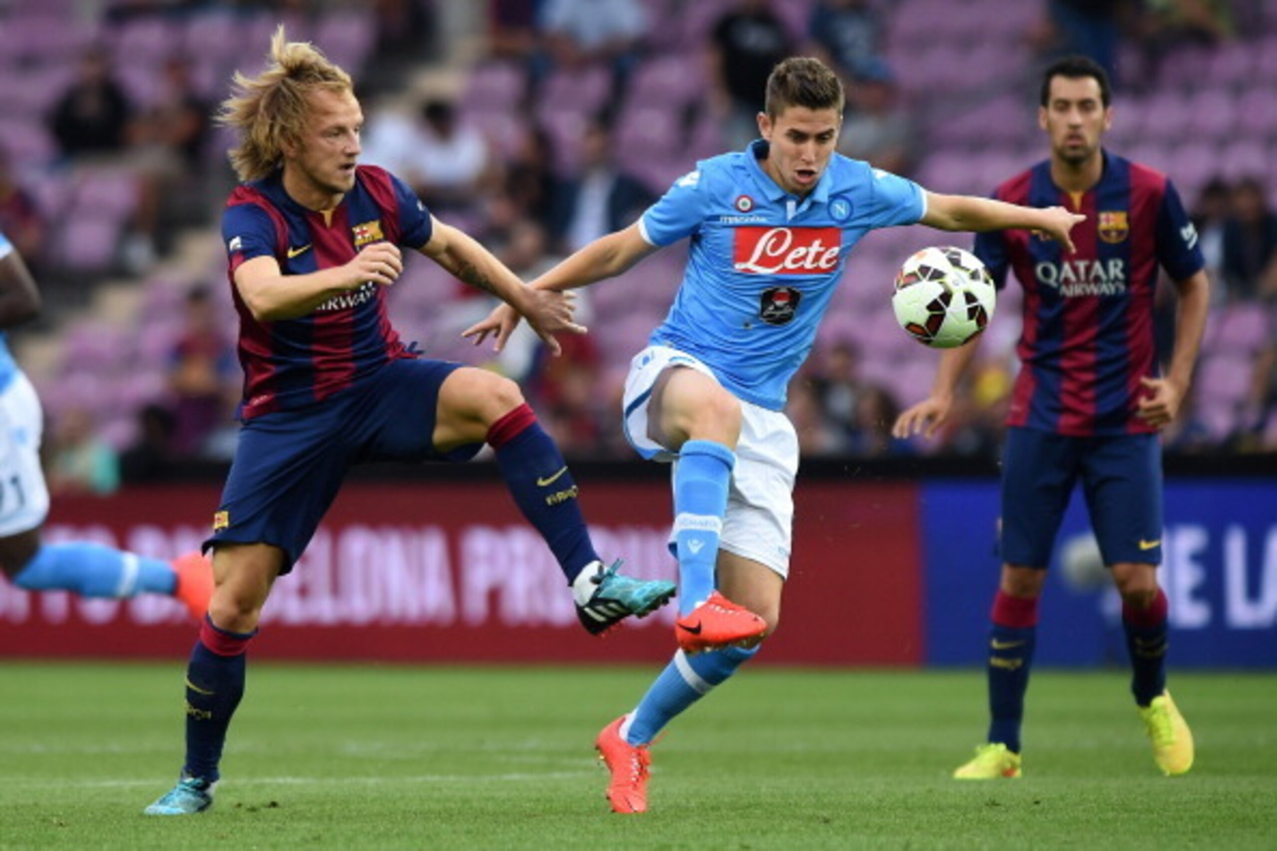GENEVA, SWITZERLAND - AUGUST 06:  Ivan Rakitic (L) of FC Barcelona competes with  Jorginho of SSC Napoli during the pre-season friendly match between FC Barcelona and SSC Napoli on August 6, 2014 in Geneva, Switzerland.  (Photo by Valerio Pennicino/Getty 