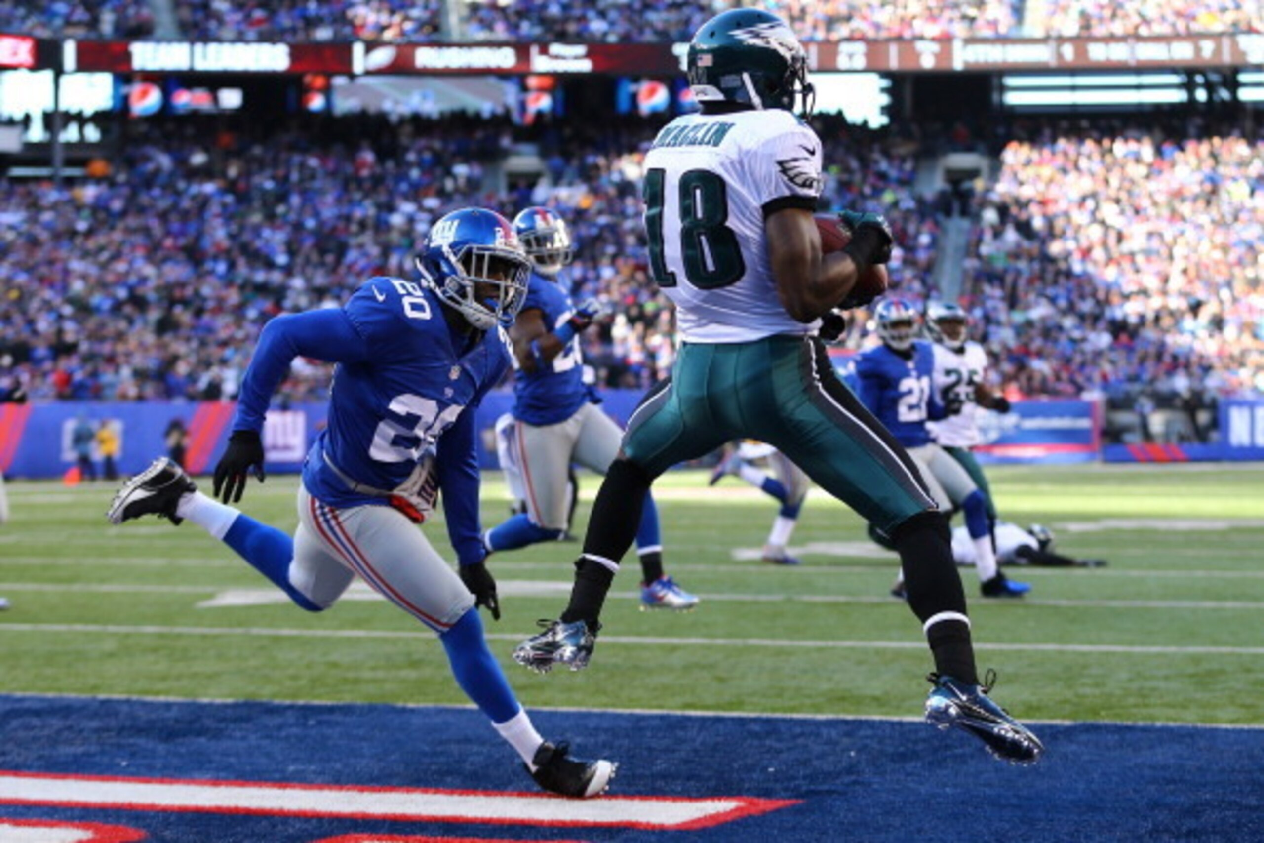 EAST RUTHERFORD, NJ - DECEMBER 30:  Jeremy Maclin #18 of the Philadelphia Eagles catches a touchdown during their game against  Prince Amukamara #20 of the New York Giants at MetLife Stadium on December 30, 2012 in East Rutherford, New Jersey.  (Photo by 