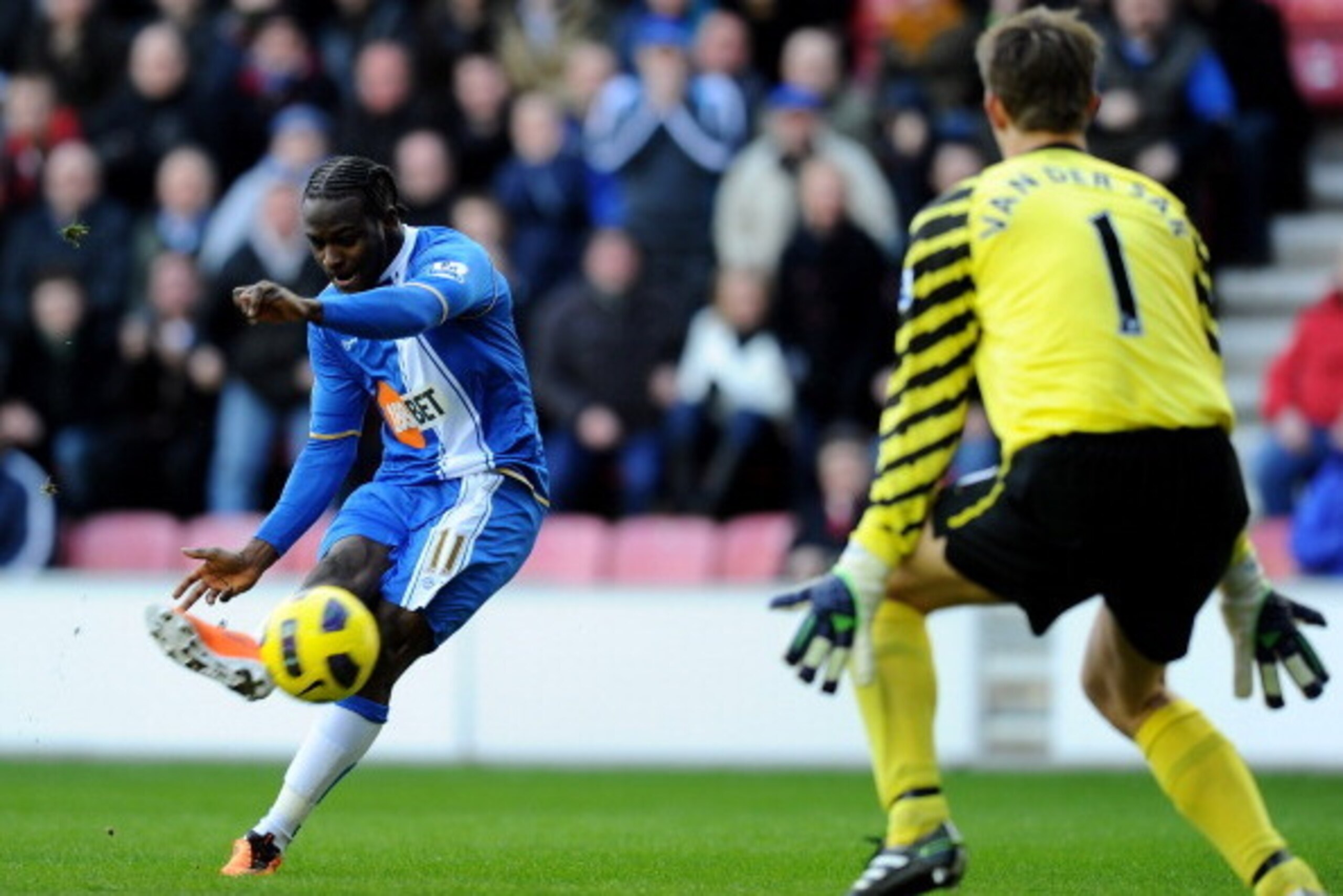 WIGAN, ENGLAND - FEBRUARY 26:  Victor Moses of Wigan Athletic attempts a shot past Edwin van der Sar of Manchester United  during the Barclays Premier League match between Wigan Athletic and Manchester United at the DW Stadium on February 26, 2011 in Wiga