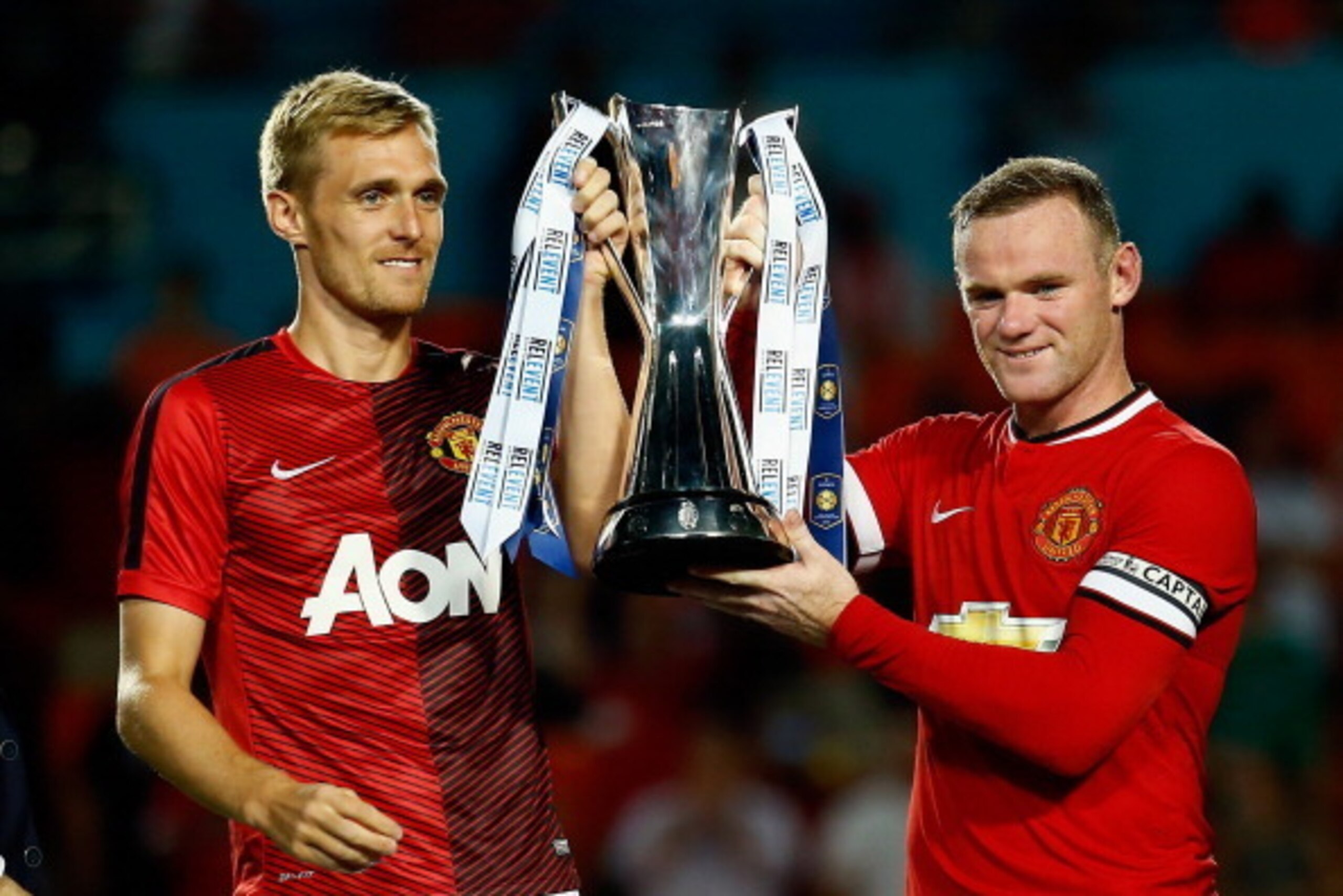 MIAMI GARDENS, FL - AUGUST 04:  (L) Darren Fletcher #24 of Manchester United and (R) Wayne Rooney #10 of Manchester United lift the winners trophy following their 3-1  victory over Liverpool in the Guinness International Champions Cup 2014 Final at Sun Li