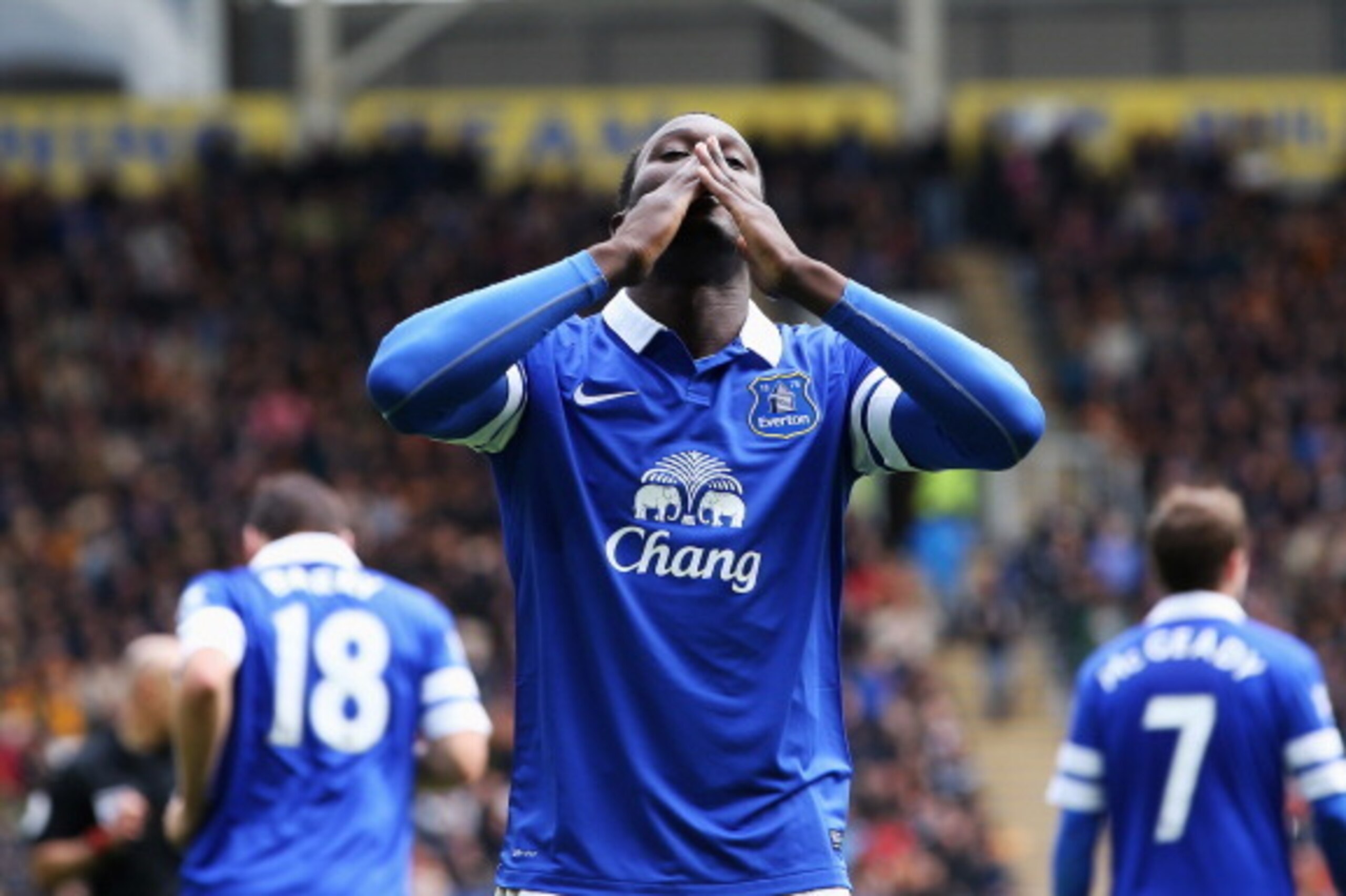 HULL, ENGLAND - MAY 11:  Romelu Lukaku of Everton celebrates his goal during the Barclays Premier League match between Hull City and Everton at KC Stadium on May 11, 2014 in Hull, England.  (Photo by Jan Kruger/Getty Images)