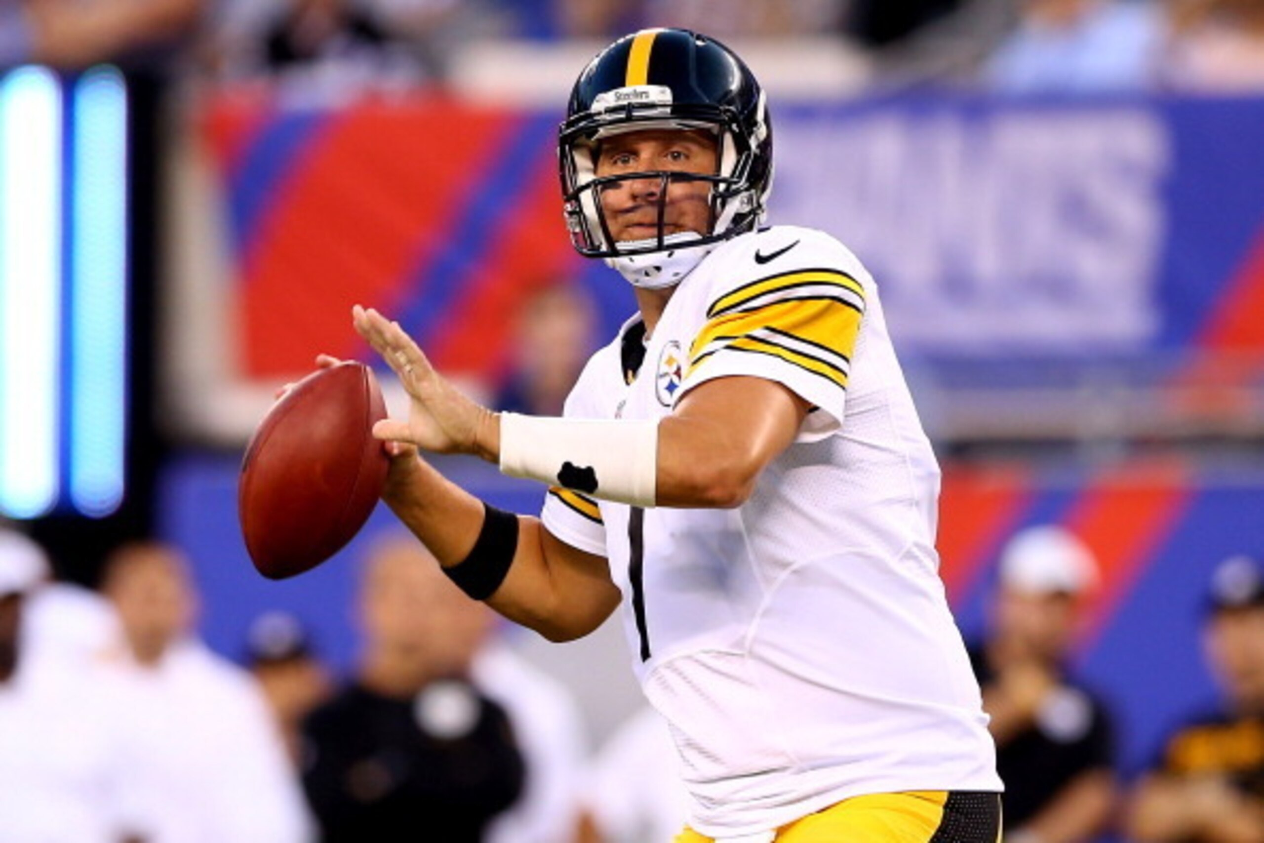 EAST RUTHERFORD, NJ - AUGUST 09: Quarterback Ben Roethlisberger #7 of the Pittsburgh Steelers drops back to pass against the New York Giants during a preseason game at MetLife Stadium on August 9, 2014 in East Rutherford, New Jersey. (Photo by Elsa/Gett EAST RUTHERFORD, NJ - AUGUST 09: Quarterback Ben Roethlisberger #7 of the Pittsburgh Steelers drops back to pass against the New York Giants during a preseason game at MetLife Stadium on August 9, 2014 in East Rutherford, New Jersey. (Photo by Elsa/Gett