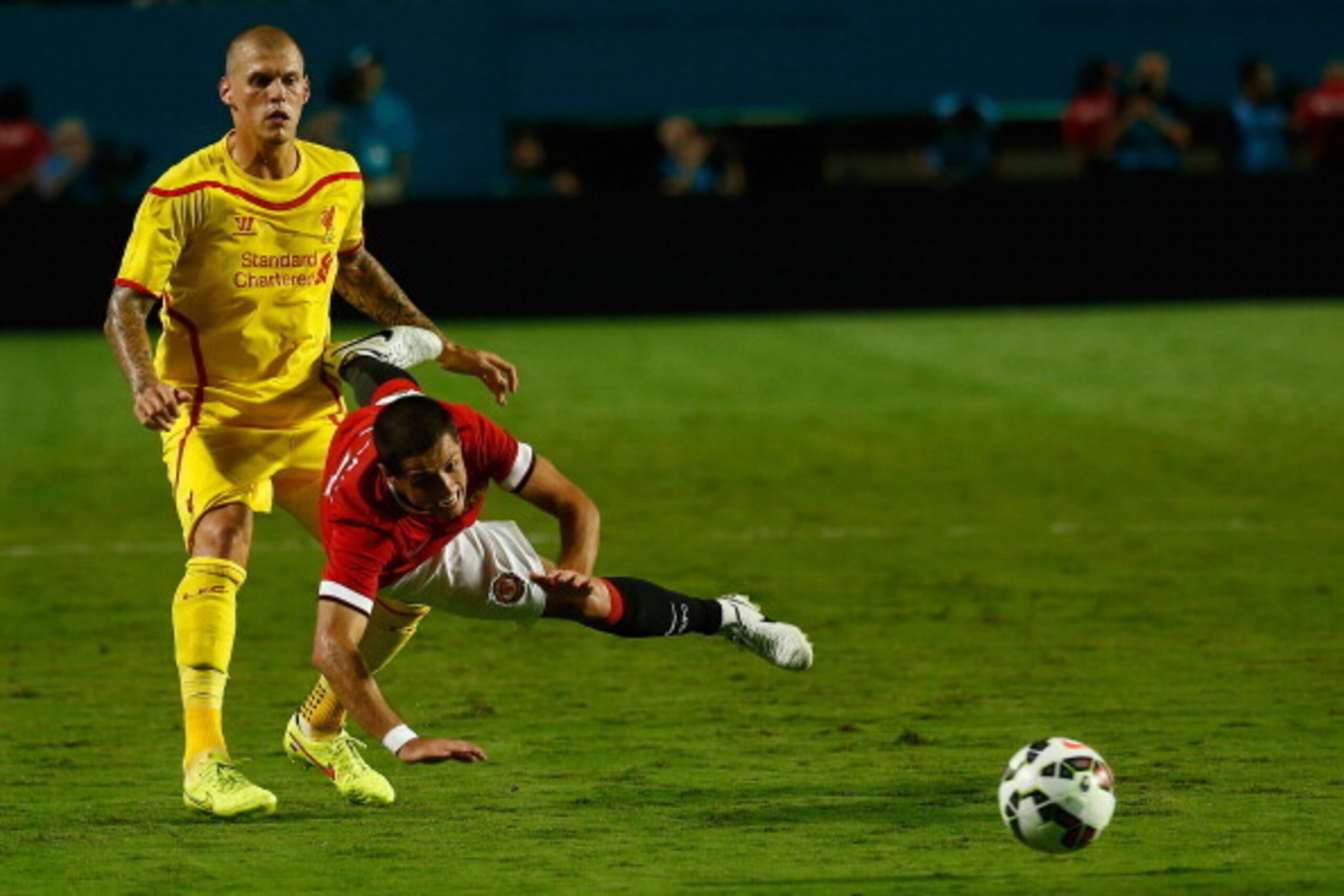 MIAMI GARDENS, FL - AUGUST 04: Javier Hernandez #14 of Manchester United is tackled by Martin Skrtel #37 of Liverpool in the Guinness International Champions Cup 2014 Final at Sun Life Stadium on August 4, 2014 in Miami Gardens, Florida.  (Photo by Chris 