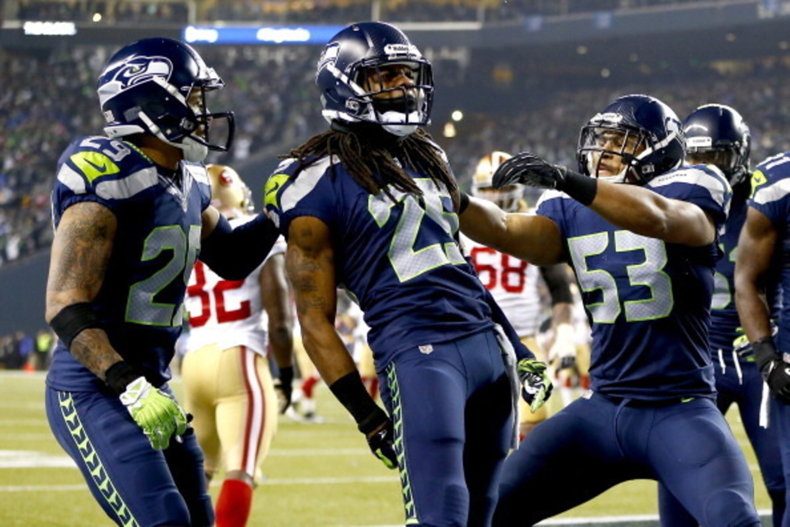 SEATTLE, WA - JANUARY 19: Cornerback Richard Sherman #25 of the Seattle Seahawks celebrates after he tips the ball leading to an intereption by outside linebacker Malcolm Smith #53 to clinch the victory for the Seahawks against the San Francisco 49ers du SEATTLE, WA - JANUARY 19: Cornerback Richard Sherman #25 of the Seattle Seahawks celebrates after he tips the ball leading to an intereption by outside linebacker Malcolm Smith #53 to clinch the victory for the Seahawks against the San Francisco 49ers du