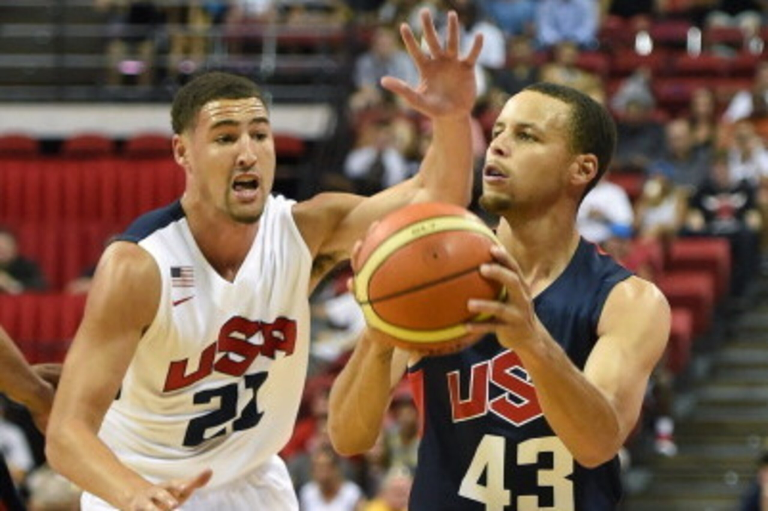 LAS VEGAS, NV - AUGUST 01: Stephen Curry #43 of the 2014 USA Basketball Men's National Team is guarded by Klay Thompson #21 of the 2014 USA Basketball Men's National Team during a USA Basketball showcase at the Thomas & Mack Center on August 1, 2014 in L LAS VEGAS, NV - AUGUST 01: Stephen Curry #43 of the 2014 USA Basketball Men's National Team is guarded by Klay Thompson #21 of the 2014 USA Basketball Men's National Team during a USA Basketball showcase at the Thomas & Mack Center on August 1, 2014 in L