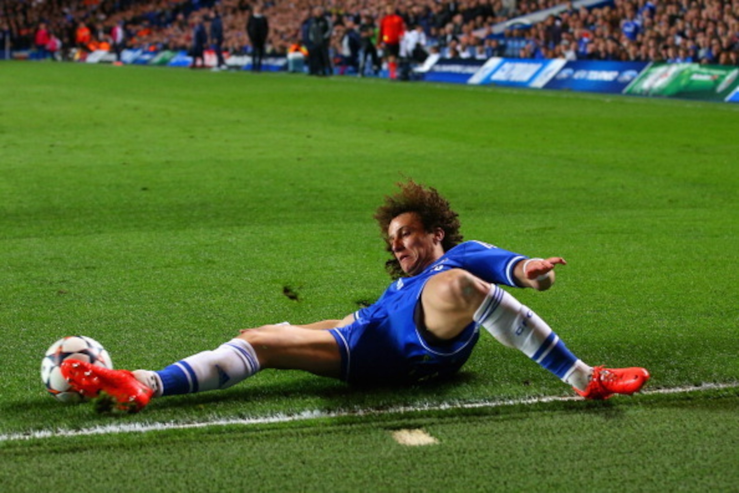 LONDON, ENGLAND - APRIL 08: David Luiz of Chelsea clears the ball to avoid a corner during the UEFA Champions League Quarter Final second leg match between Chelsea and Paris Saint-Germain FC at Stamford Bridge on April 8, 2014 in London, England.  (Photo 