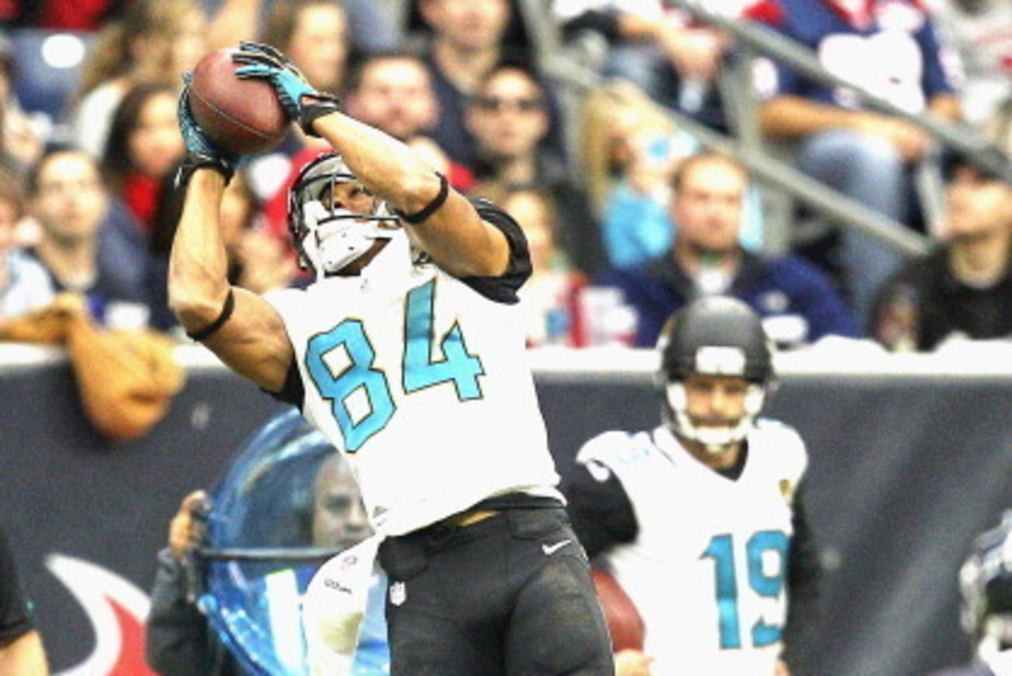 HOUSTON, TX - NOVEMBER 24:  Cecil Shorts #84 of the Jacksonville Jaguars makes a catch in the fourth quarter against the Houston Texans at Reliant Stadium on November 24, 2013 in Houston, Texas.  (Photo by Bob Levey/Getty Images)