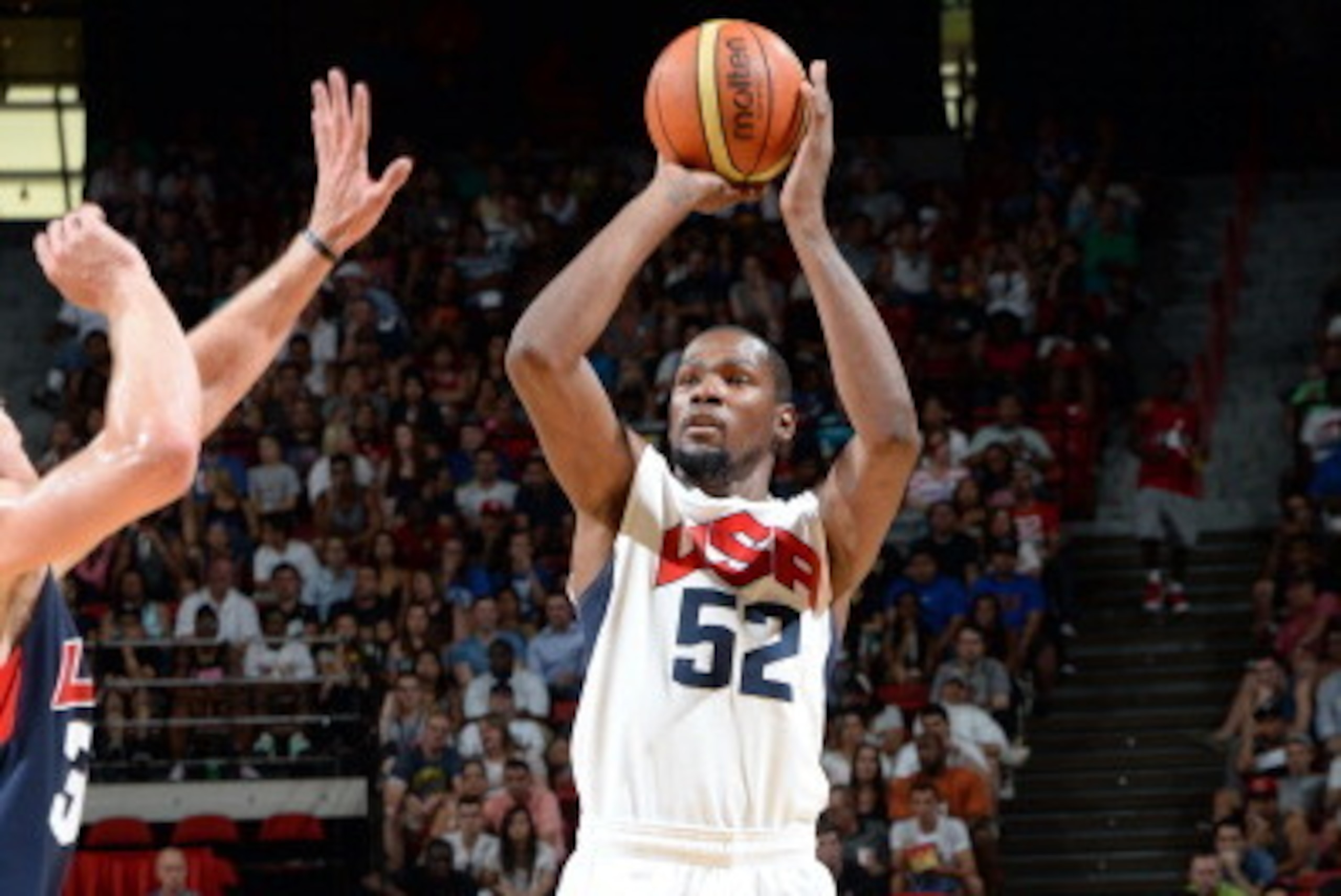 LAS VEGAS, NV - AUGUST 1: Kevin Durant #52 of the USA White Team shoots during the USA Basketball Showcase at the Thomas & Mack Center at the University of Nevada, Las Vegas on August 1, 2014 in Las Vegas, Nevada. NOTE TO USER: User expressly acknowledges