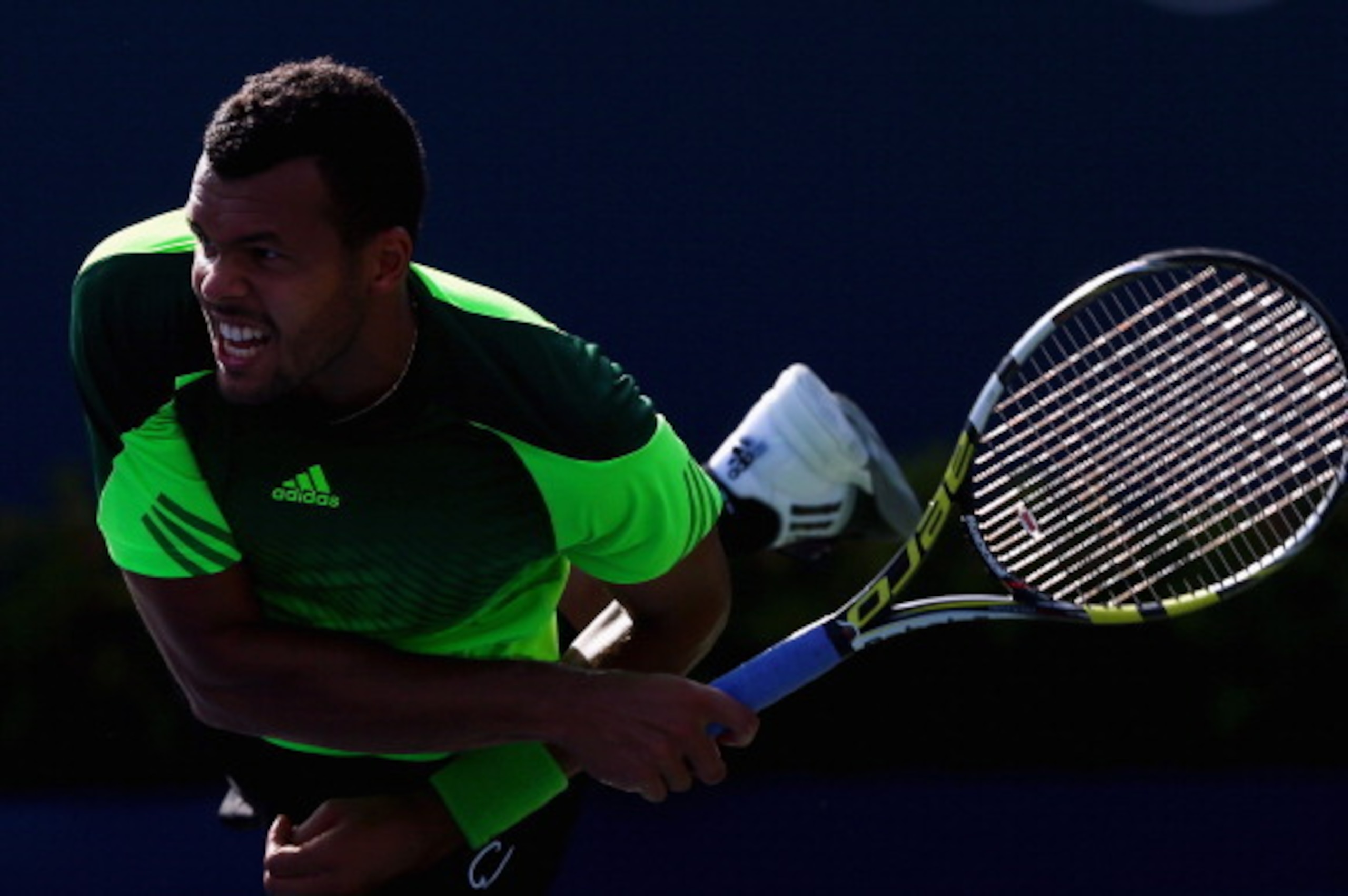 TORONTO, ON - AUGUST 10:  Jo-Wilfried Tsonga of France returns a shot to Roger Federer of Switzerland in their finals match during Rogers Cup at Rexall Centre at York University on August 10, 2014 in Toronto, Canada.  (Photo by Ronald Martinez/Getty Image