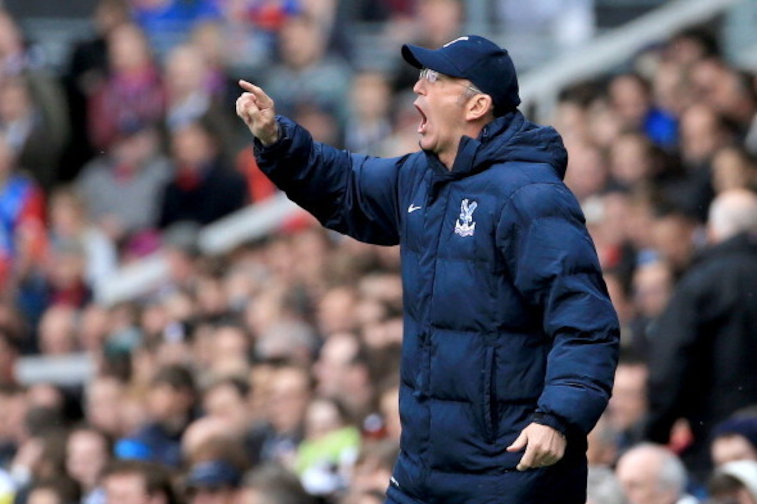 LONDON, ENGLAND - MAY 11:  Tony Pulis, the Crystal Palace manager shouts during the Barclays Premier League match between Fulham and Crystal Palace at Craven Cottage on May 11, 2014 in London, England.  (Photo by David Cannon/Getty Images)