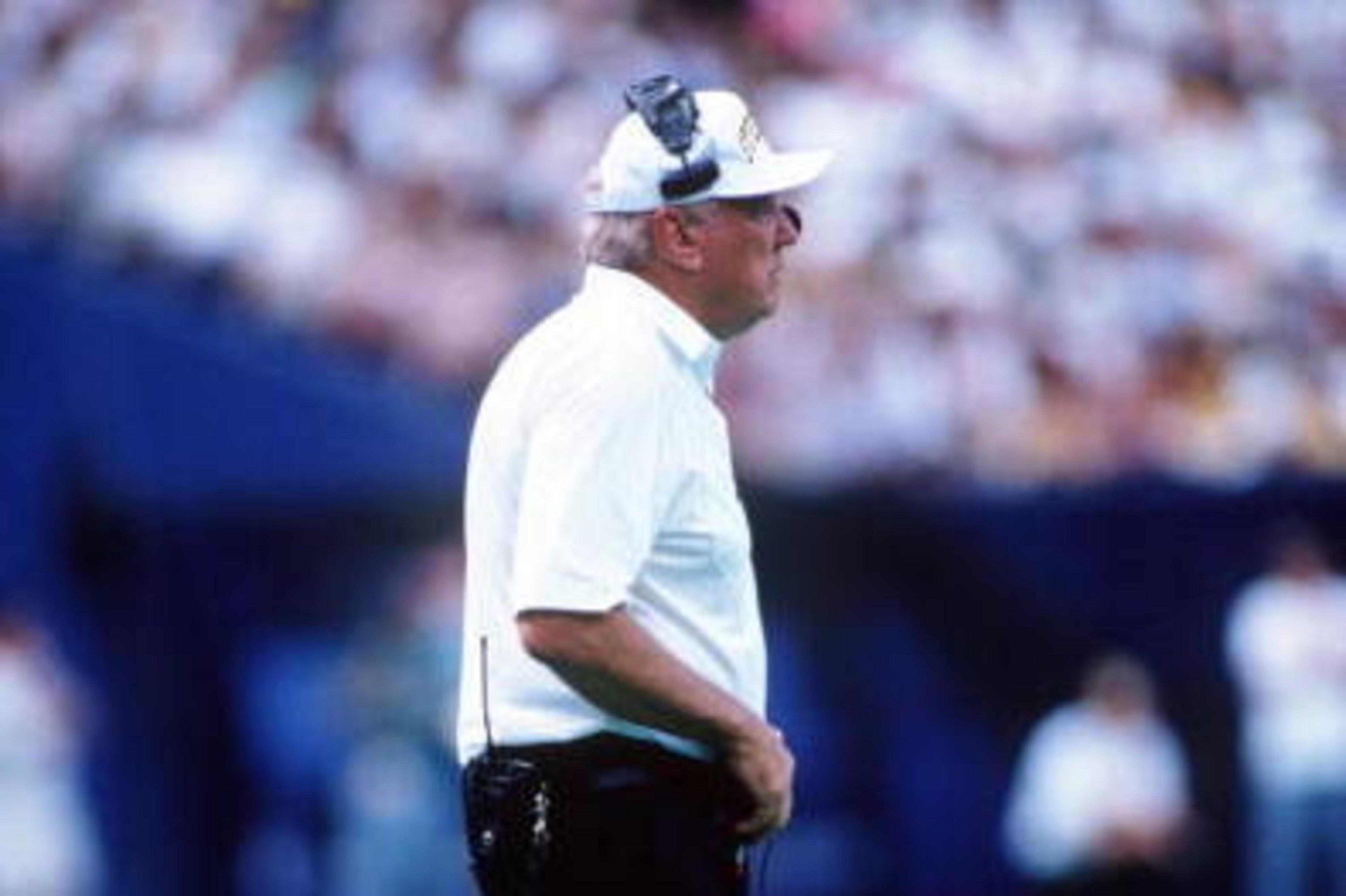 3 SEP 1995: OFFENSIVE COORIDINATOR RON ERNHARDT OF THE PITTSBURGH STEELERS WALKS ON TO THE FIELD DURING THE STEELERS 23-20 VICTORY OVER THE DETROIT LIONS AT THREE RIVERS STADIUM IN PITTSBURGH, PENNSYLVANIA. 3 SEP 1995: OFFENSIVE COORIDINATOR RON ERNHARDT OF THE PITTSBURGH STEELERS WALKS ON TO THE FIELD DURING THE STEELERS 23-20 VICTORY OVER THE DETROIT LIONS AT THREE RIVERS STADIUM IN PITTSBURGH, PENNSYLVANIA.