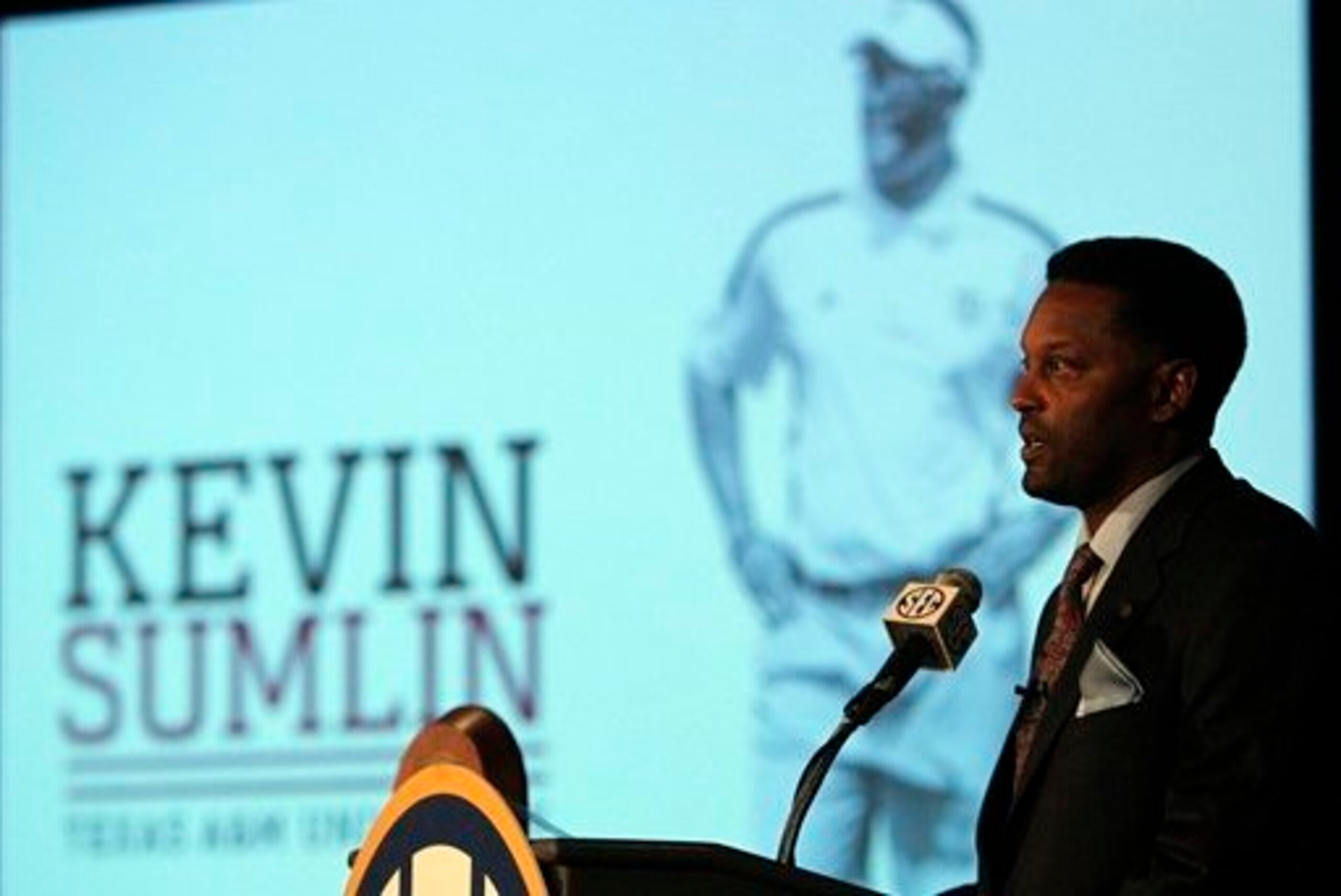 Texas A&M head coach Kevin Sumlin