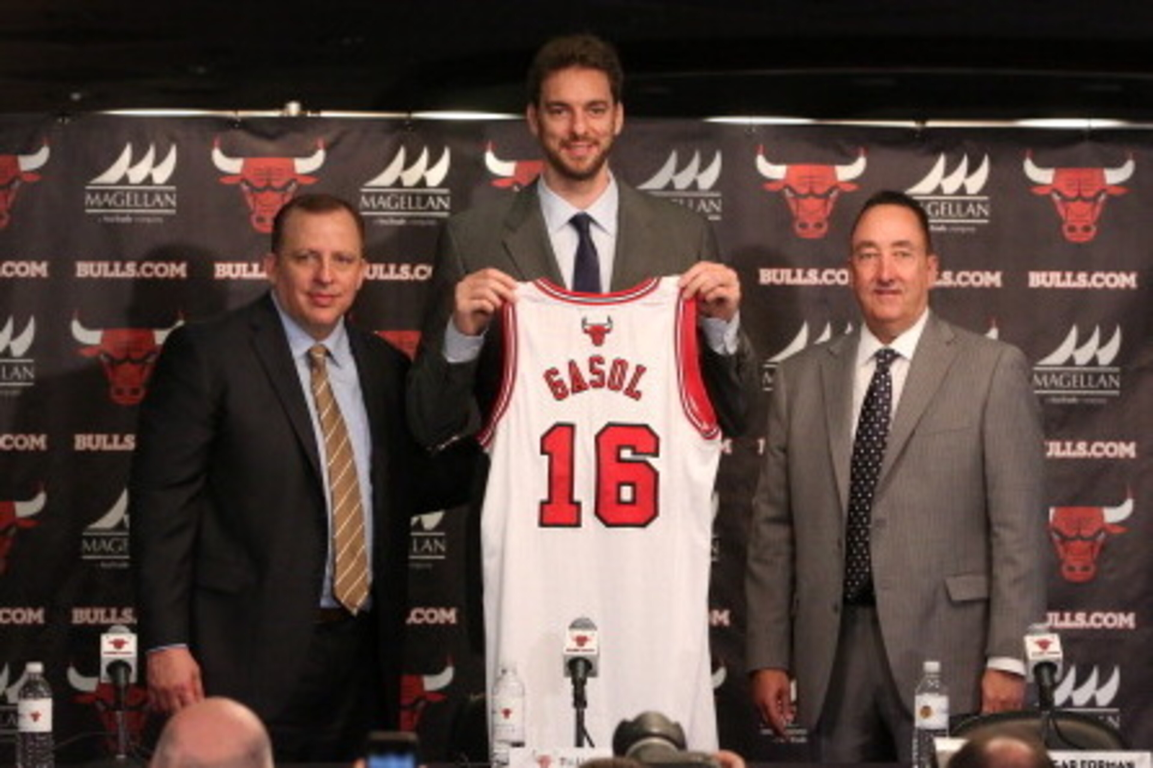 CHICAGO, IL - JULY 18: Chicago Bulls head coach Tom Thibodeau and general manager Gar Forman introduce newly-signed free agent Pau Gasol during a press conference at the United Center on July 18, 2014  in Chicago, Illinois. NOTE TO USER:  User expressly a