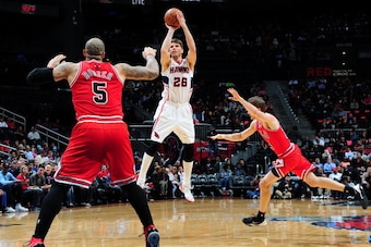 ATLANTA, GA - FEBRUARY 25: Kyle Korver #26 of the Atlanta Hawks shoots against the Chicago Bulls on February 25, 2014 at Philips Arena in Atlanta, Georgia.  NOTE TO USER: User expressly acknowledges and agrees that, by downloading and/or using this Photog