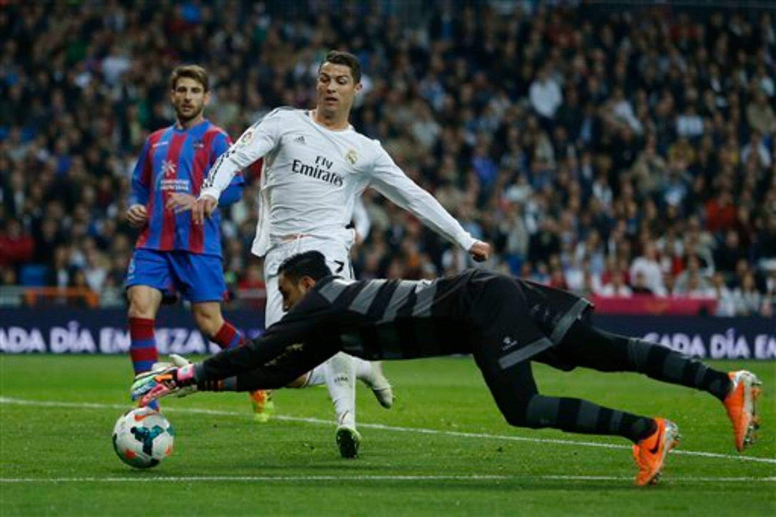 Keylor Navas is a similar breed of goalkeeper to Casillas