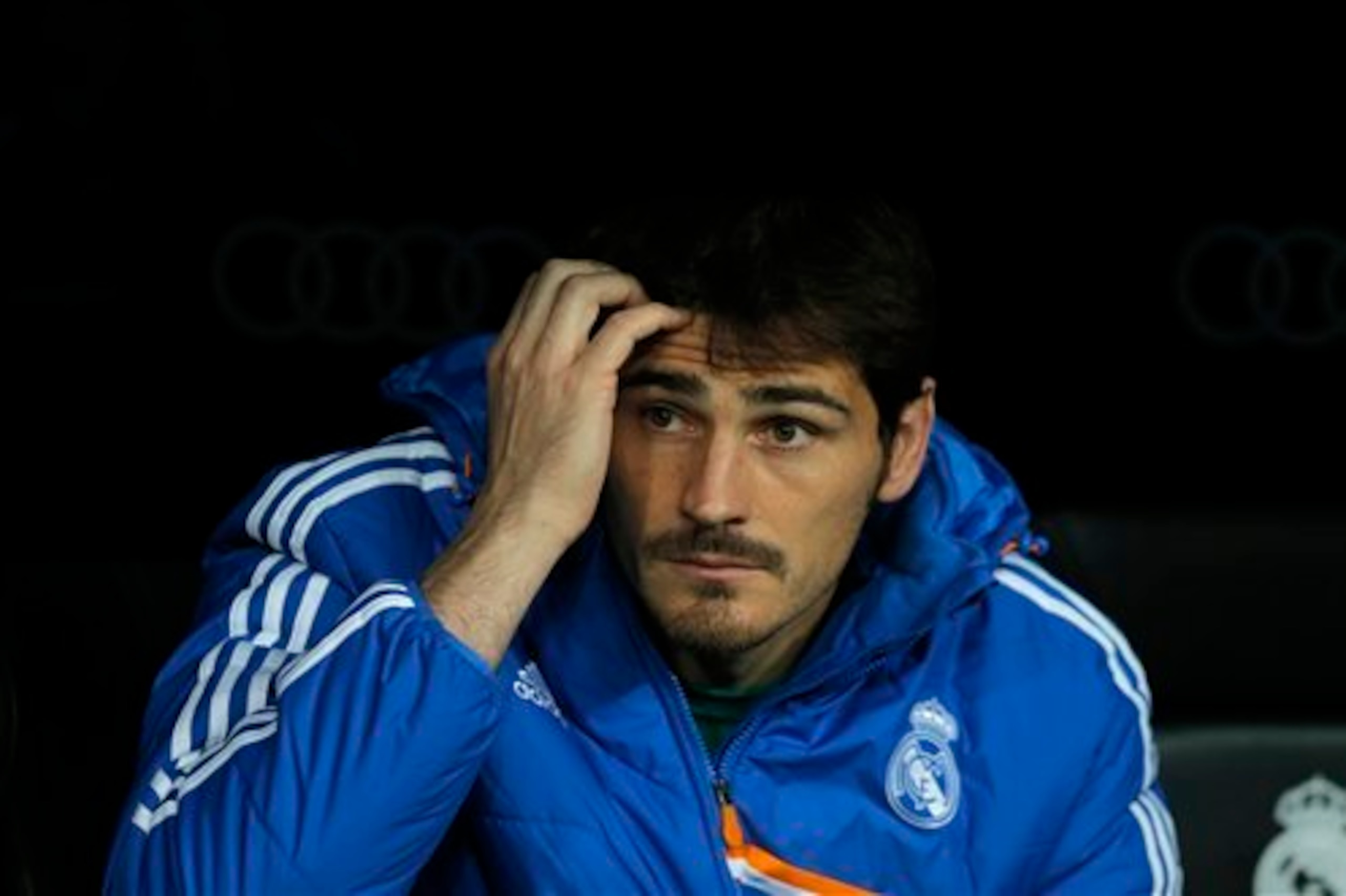 Real Madrid fans cannot bear to watch Casillas suffer