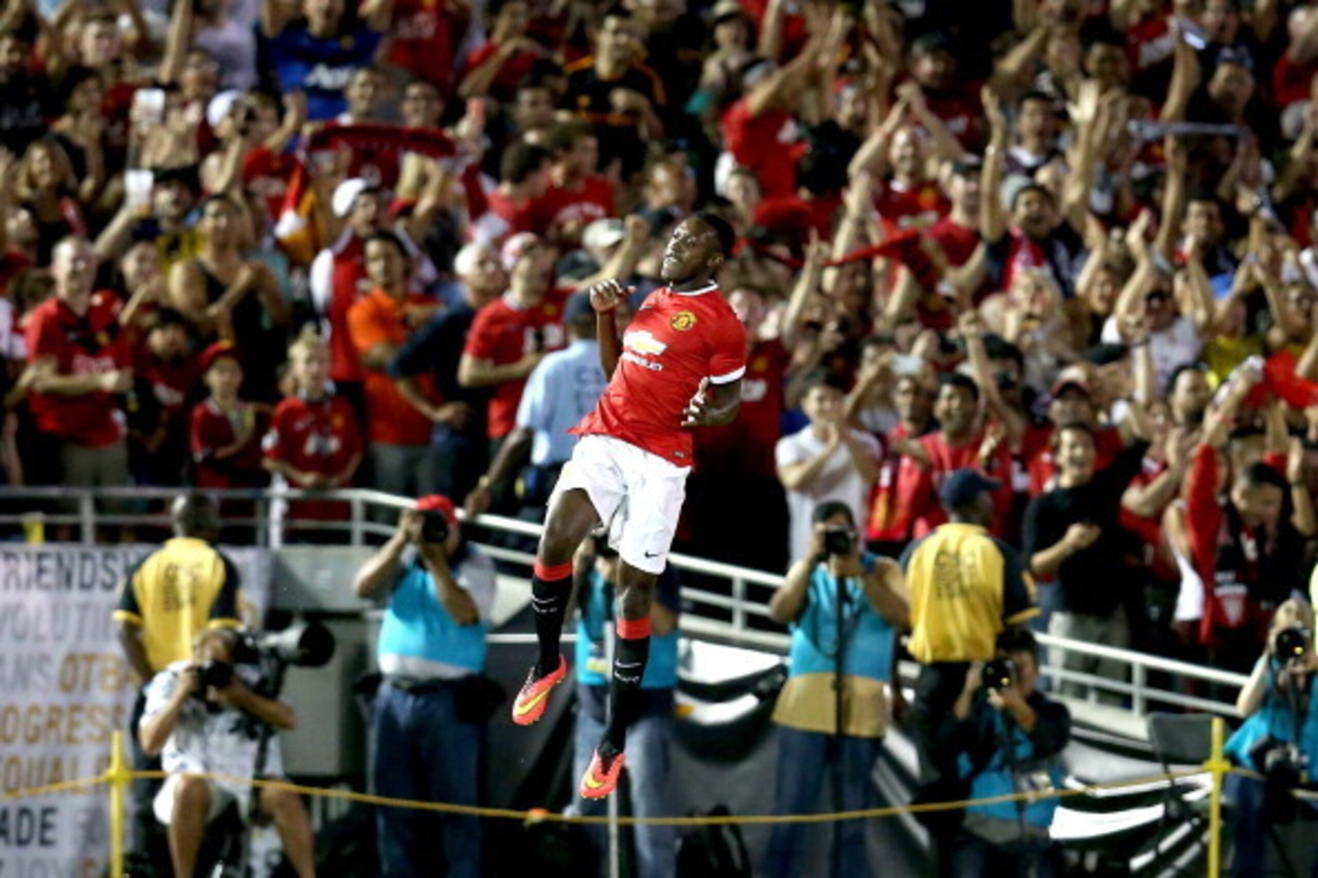 PASADENA, CA - JULY 23:  Danny Welbeck #19 of Manchester United ceebrates after scoring the first goal of fthe game with the Los Angeles Galaxy at the Rose Bowl on July 23, 2014 in Pasadena, California.  (Photo by Stephen Dunn/Getty Images)