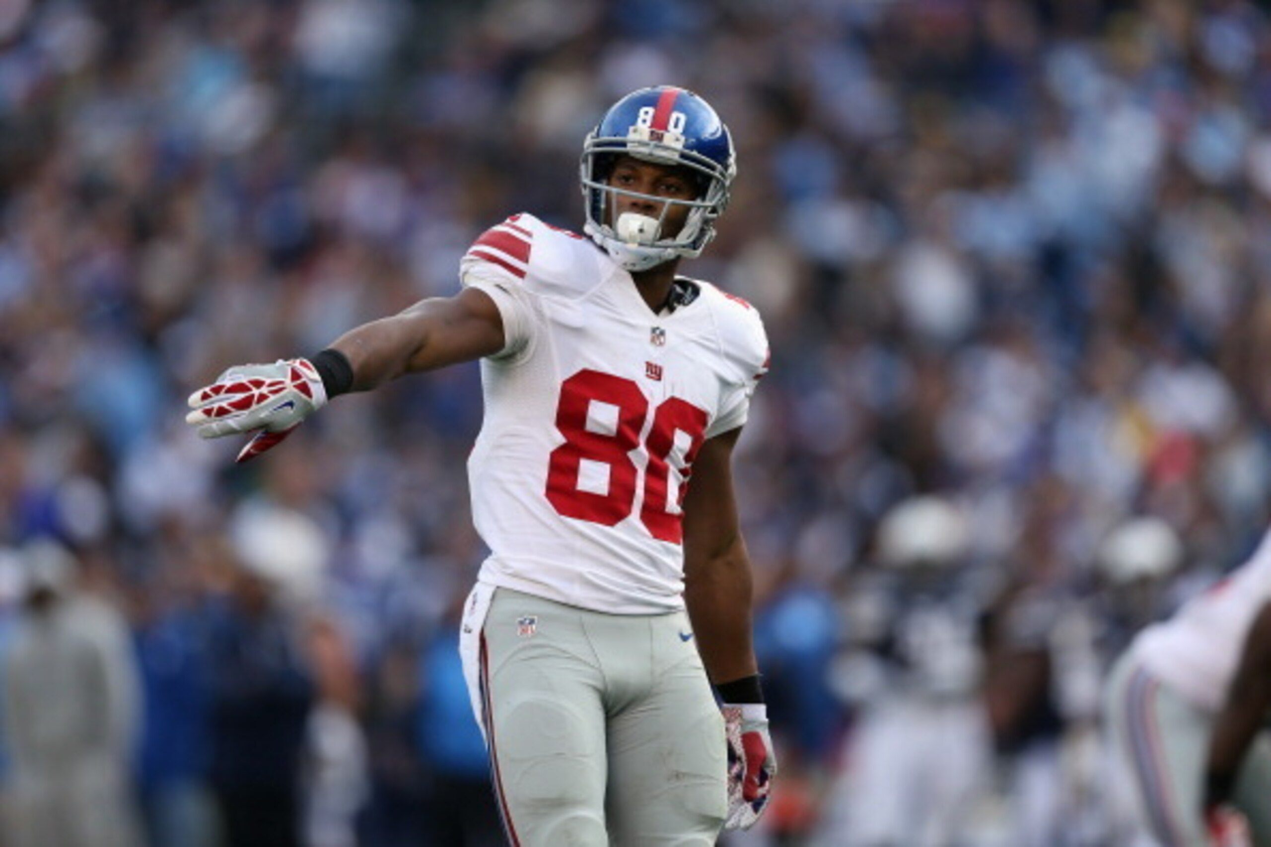 SAN DIEGO, CA - DECEMBER 08:  Wide receiver  Victor Cruz #80 of the New York Giants gestures against the San Diego Chargers at Qualcomm Stadium on December 8, 2013 in San Diego, California.  (Photo by Jeff Gross/Getty Images)