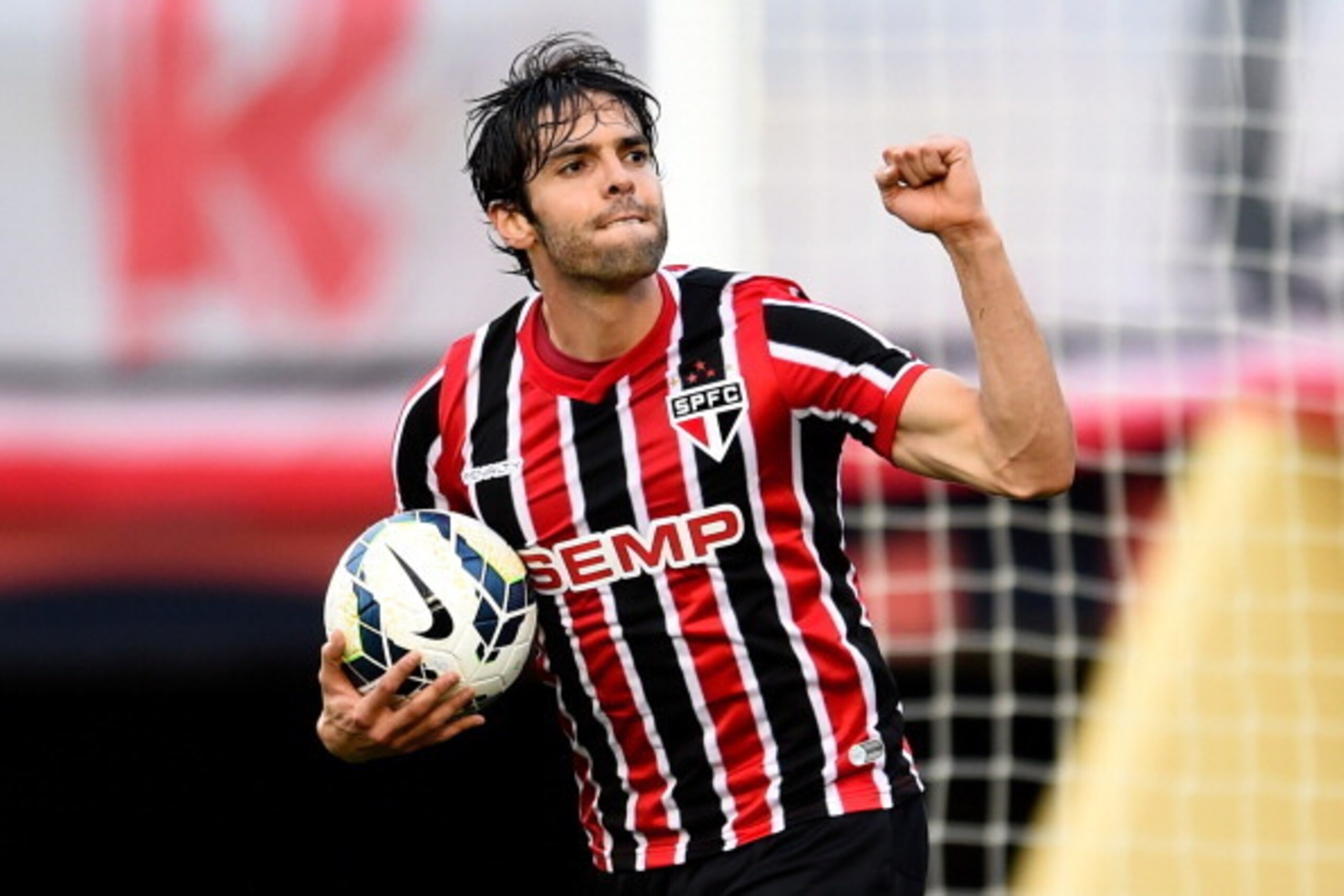 GOIANIA, BRAZIL - JULY 27:  Kaka of Sao Paulo celebratres a scored goal during a match between Goias and Sao Paulo as part of Brasileirao Series A 2014 at Serra Dourada Stadium on July 27, 2014 in Goiania, Brazil.  (Photo by Buda Mendes/Getty Images)