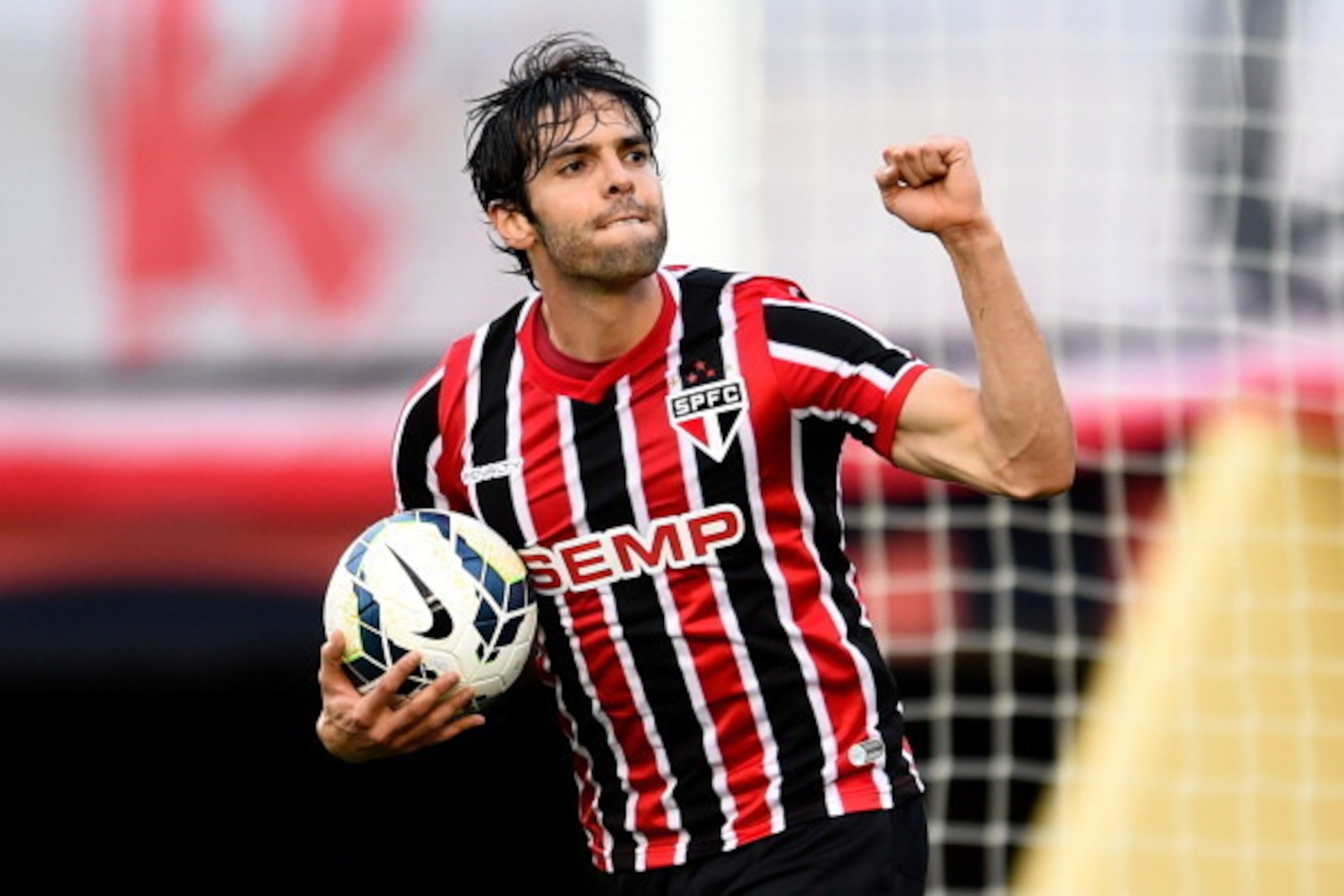 GOIANIA, BRAZIL - JULY 27:  Kaka of Sao Paulo celebratres a scored goal during a match between Goias and Sao Paulo as part of Brasileirao Series A 2014 at Serra Dourada Stadium on July 27, 2014 in Goiania, Brazil.  (Photo by Buda Mendes/Getty Images)