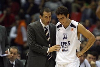 ISTANBUL - OCTOBER 6:  David Blatt and Ender Arslan #33 f Efes Pilsen during NBA Europe Live 2007 Tour Istanbul at Istanbul Abdi Ipekci Sports Hall on October 6, 2007 in Istanbul, Turkey.  NOTE TO USER: User expressly acknowledges and agrees that, by down