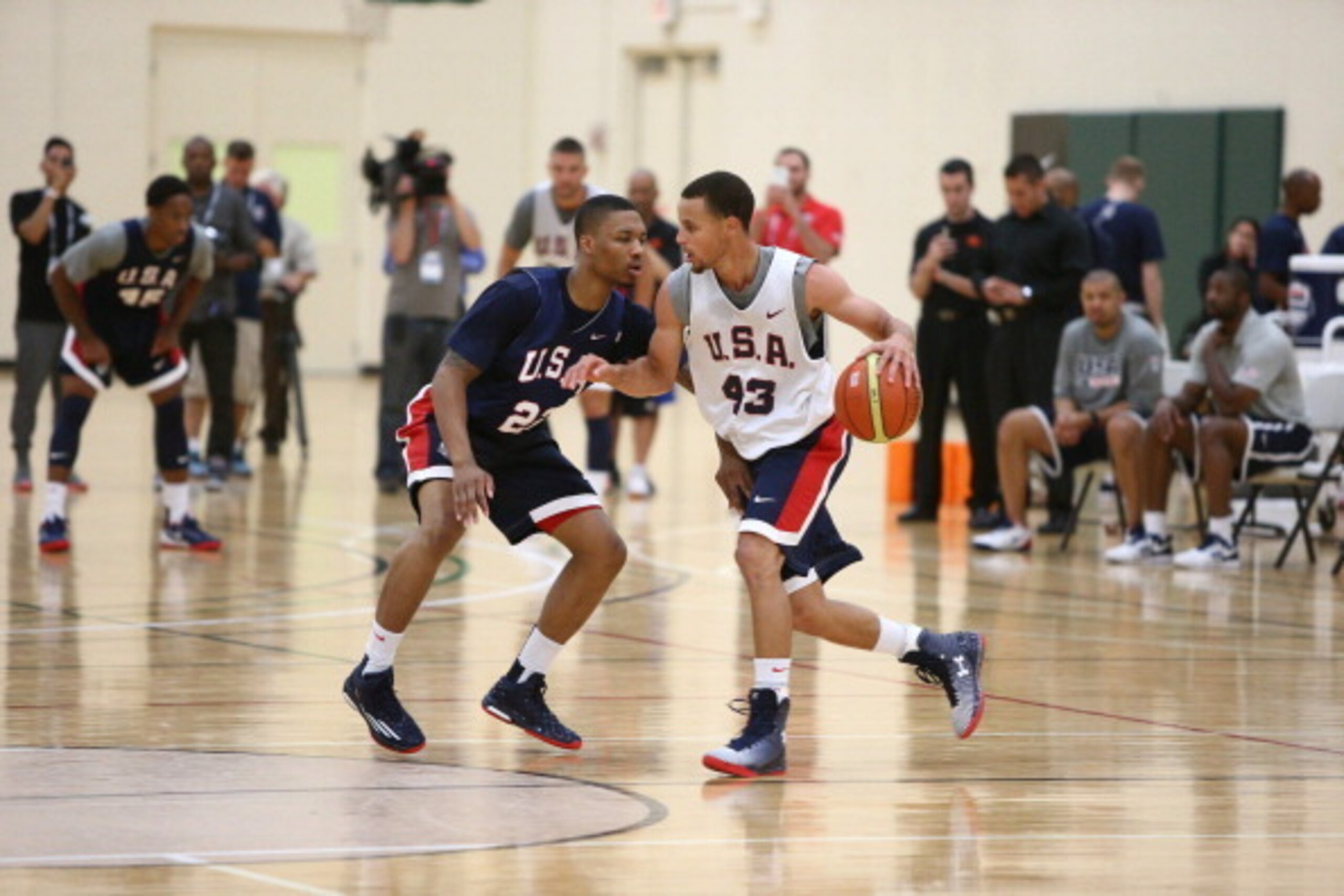 CHICAGO, IL - AUGUST 14:  Stephen Curry drives against Damian Lillard of the USA Basketball Men's National Team during practice at the Quest MultiSport Facility on August 14, 2014 in Chicago, Illinois.  NOTE TO USER: User expressly acknowledges and agrees