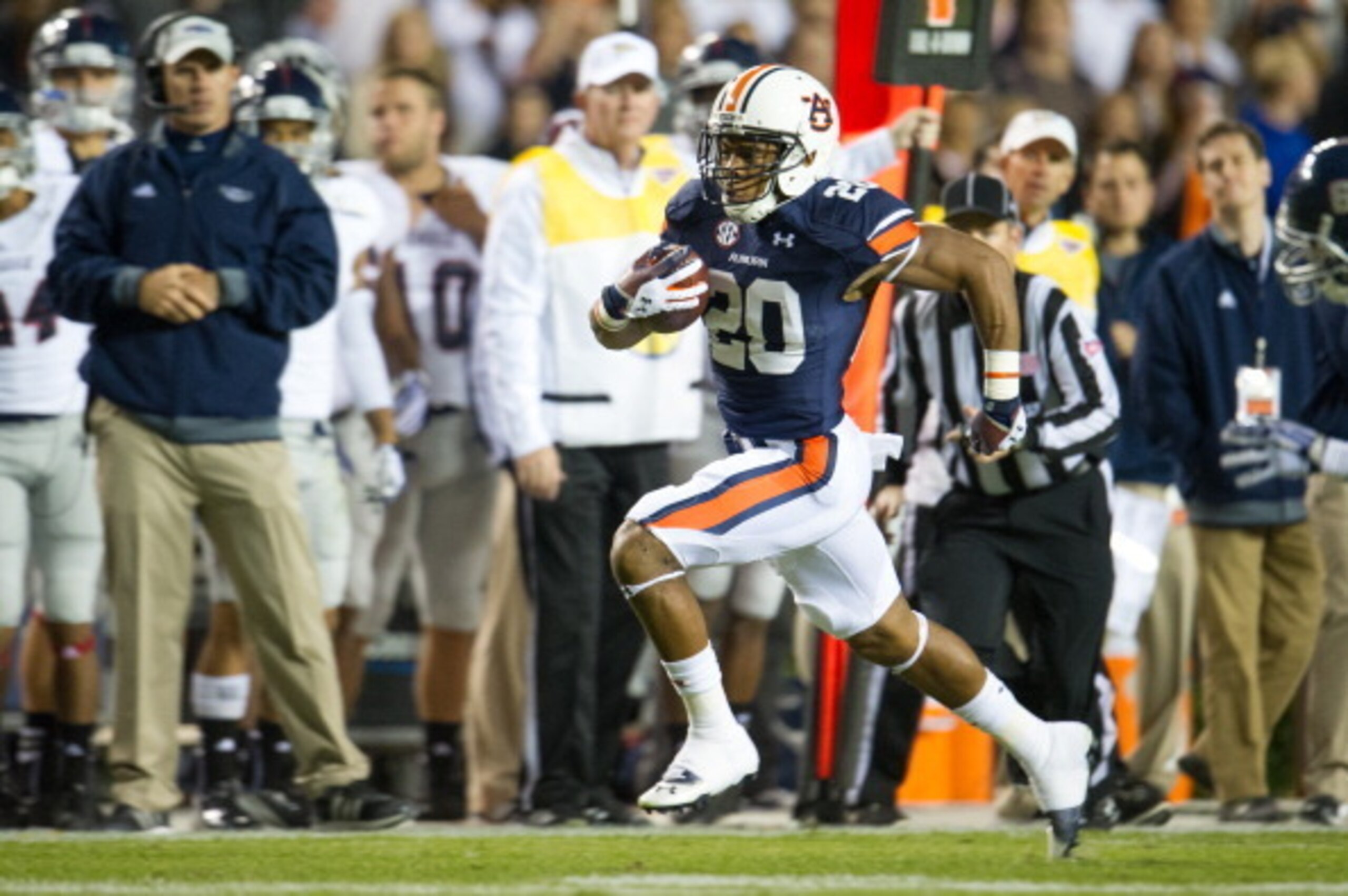 AUBURN, AL - OCTOBER 26: Running back Corey Grant #20 of the Auburn Tigers runs the ball downfield during their game against the Florida Atlantic Owls on October 26, 2013 at Jordan-Hare Stadium in Auburn, Alabama. At the end of the first quarter Auburn l AUBURN, AL - OCTOBER 26: Running back Corey Grant #20 of the Auburn Tigers runs the ball downfield during their game against the Florida Atlantic Owls on October 26, 2013 at Jordan-Hare Stadium in Auburn, Alabama. At the end of the first quarter Auburn l