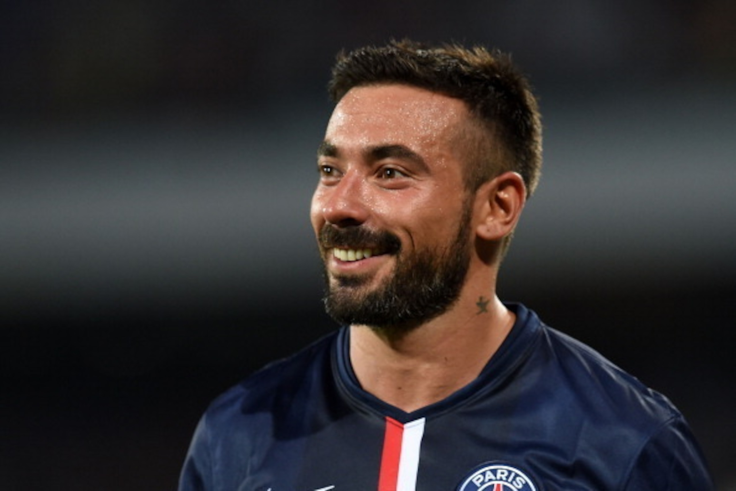 NAPLES, ITALY - AUGUST 11: Ezequiel Lavezzi of Paris Saint Germain smiles after the pre-season friendly match between SSC Napoli and Paris Saint-Germain FC at Stadio San Paolo on August 11, 2014 in Naples, Italy. (Photo by Giuseppe Bellini/Getty Images NAPLES, ITALY - AUGUST 11: Ezequiel Lavezzi of Paris Saint Germain smiles after the pre-season friendly match between SSC Napoli and Paris Saint-Germain FC at Stadio San Paolo on August 11, 2014 in Naples, Italy. (Photo by Giuseppe Bellini/Getty Images
