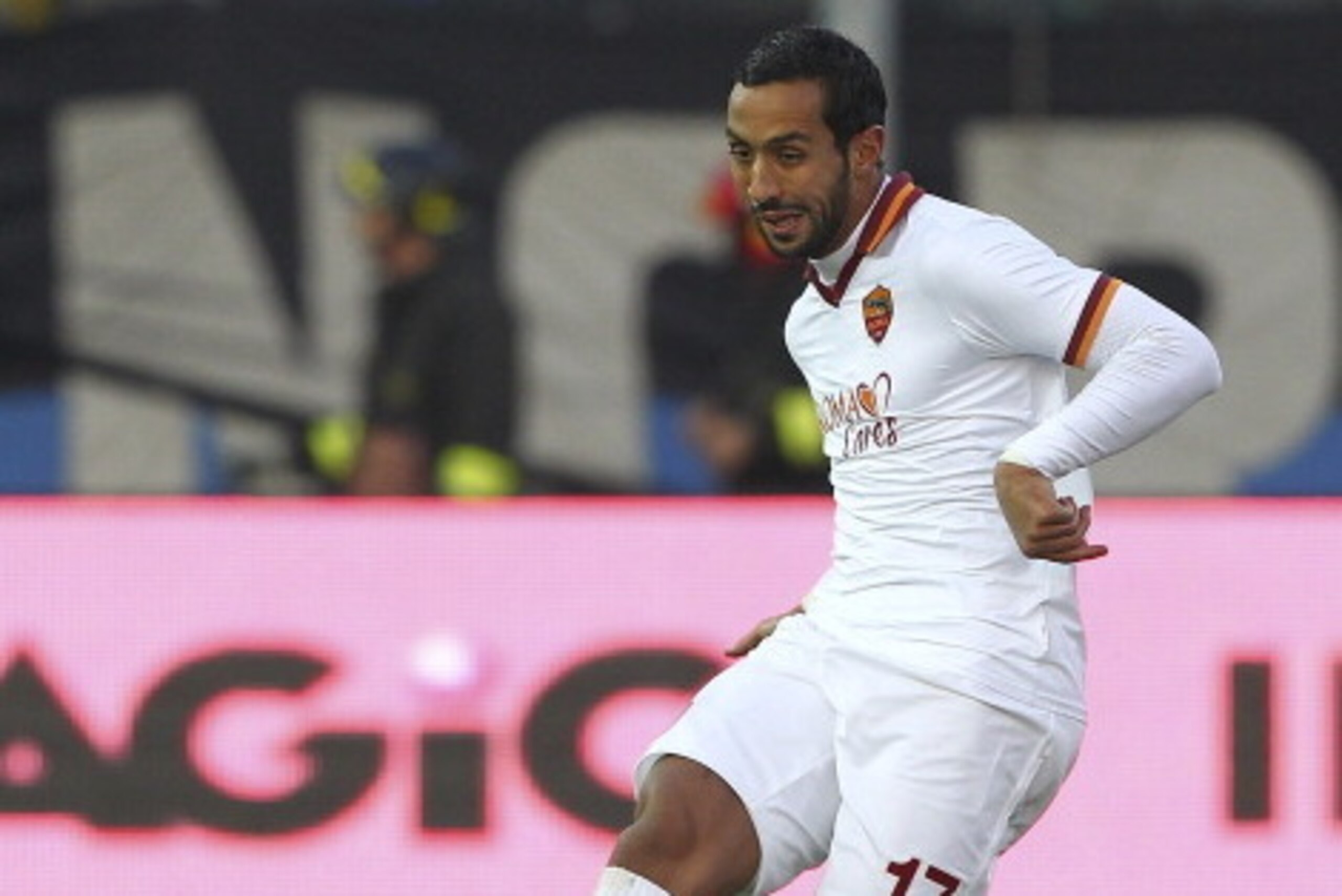 BERGAMO, ITALY - DECEMBER 01:  Mehdi Benatia of AS Roma in action during the Serie A match between Atalanta BC and AS Roma at Stadio Atleti Azzurri d'Italia on December 1, 2013 in Bergamo, Italy.  (Photo by Marco Luzzani/Getty Images)