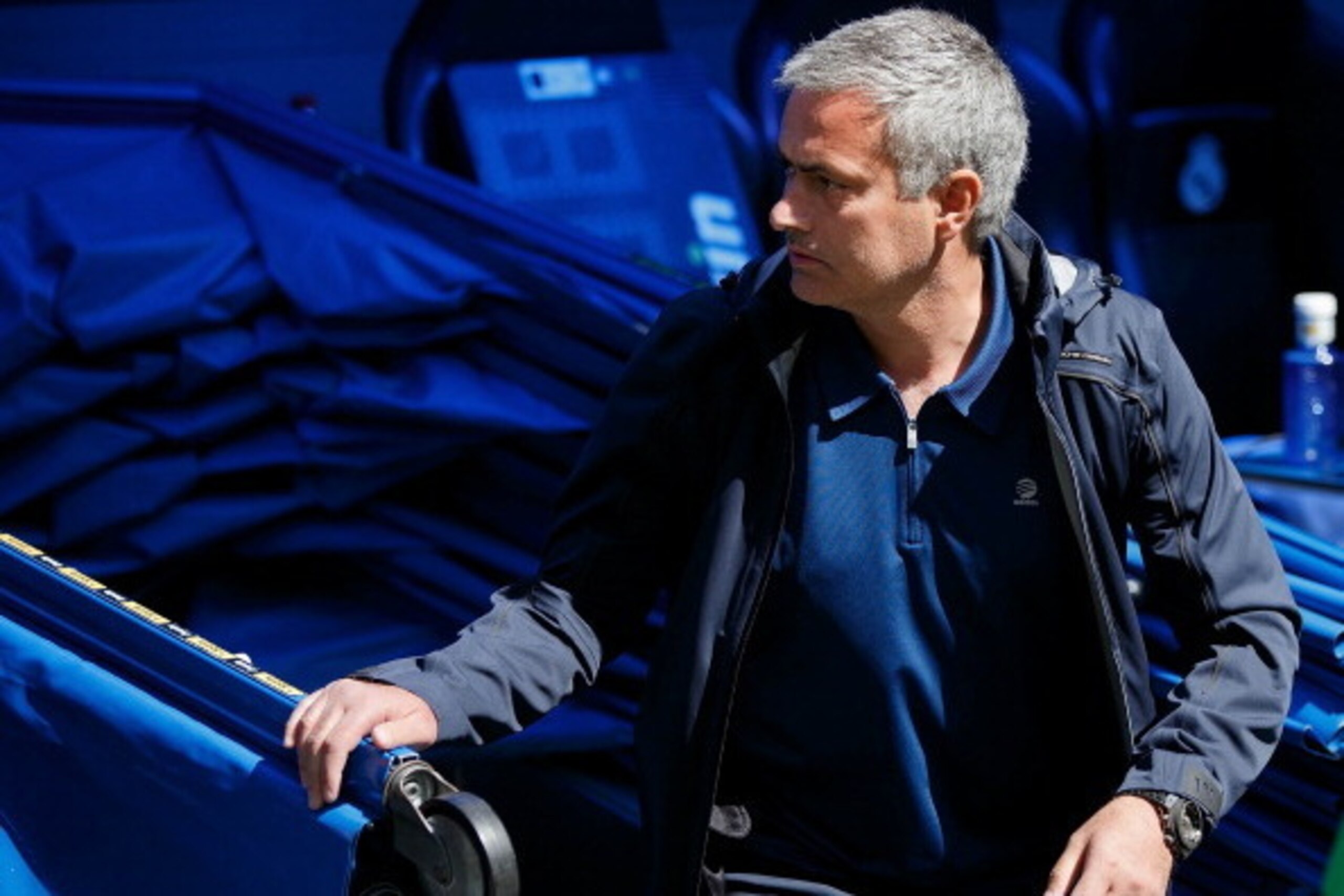 MADRID, SPAIN - JUNE 01: Jose Mourinho enters the pitch for his last match as head coach of Real Madrid CF prior to start the La Liga match between Real Madrid CF and CA Osasuna at Estadio Santiago Bernabeu on June 1, 2013 in Madrid, Spain. (Photo by Gonz MADRID, SPAIN - JUNE 01: Jose Mourinho enters the pitch for his last match as head coach of Real Madrid CF prior to start the La Liga match between Real Madrid CF and CA Osasuna at Estadio Santiago Bernabeu on June 1, 2013 in Madrid, Spain. (Photo by Gonz