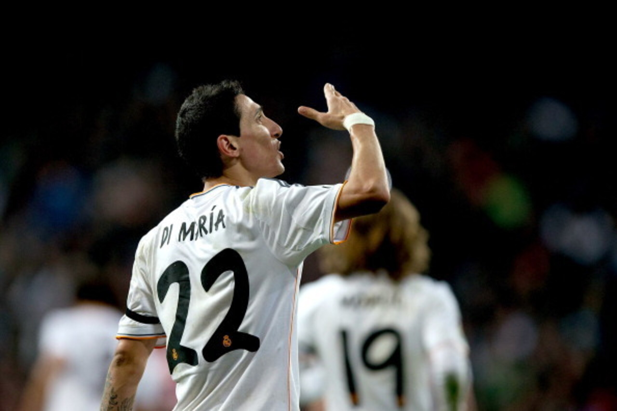 MADRID, SPAIN - FEBRUARY 05:  Angel Di Maria of Real Madrid CF celebrates scoring their third goal during the Copa del Rey semifinal first leg match between Real Madrid CF and Club Atletico Madrid at Estadio Santiago Bernabeu on February 5, 2014 in Madrid