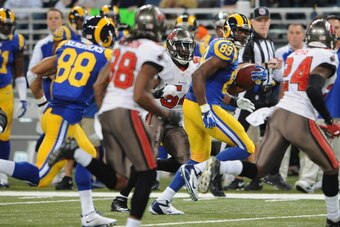 ST. LOUIS, MO - DECEMBER 22: Jared Cook #89 of the St. Louis Rams runs after a third quarter catch against the Tampa Bay Buccaneers at the Edward Jones Dome on December 22, 2013 in St. Louis, Missouri.  (Photo by Michael Thomas/Getty Images)