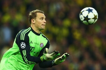 LONDON, ENGLAND - MAY 25:  Manuel Neuer of Bayern Muenchen catches the ball during the UEFA Champions League final match between Borussia Dortmund and FC Bayern Muenchen at Wembley Stadium on May 25, 2013 in London, United Kingdom.  (Photo by Alex Grimm/G